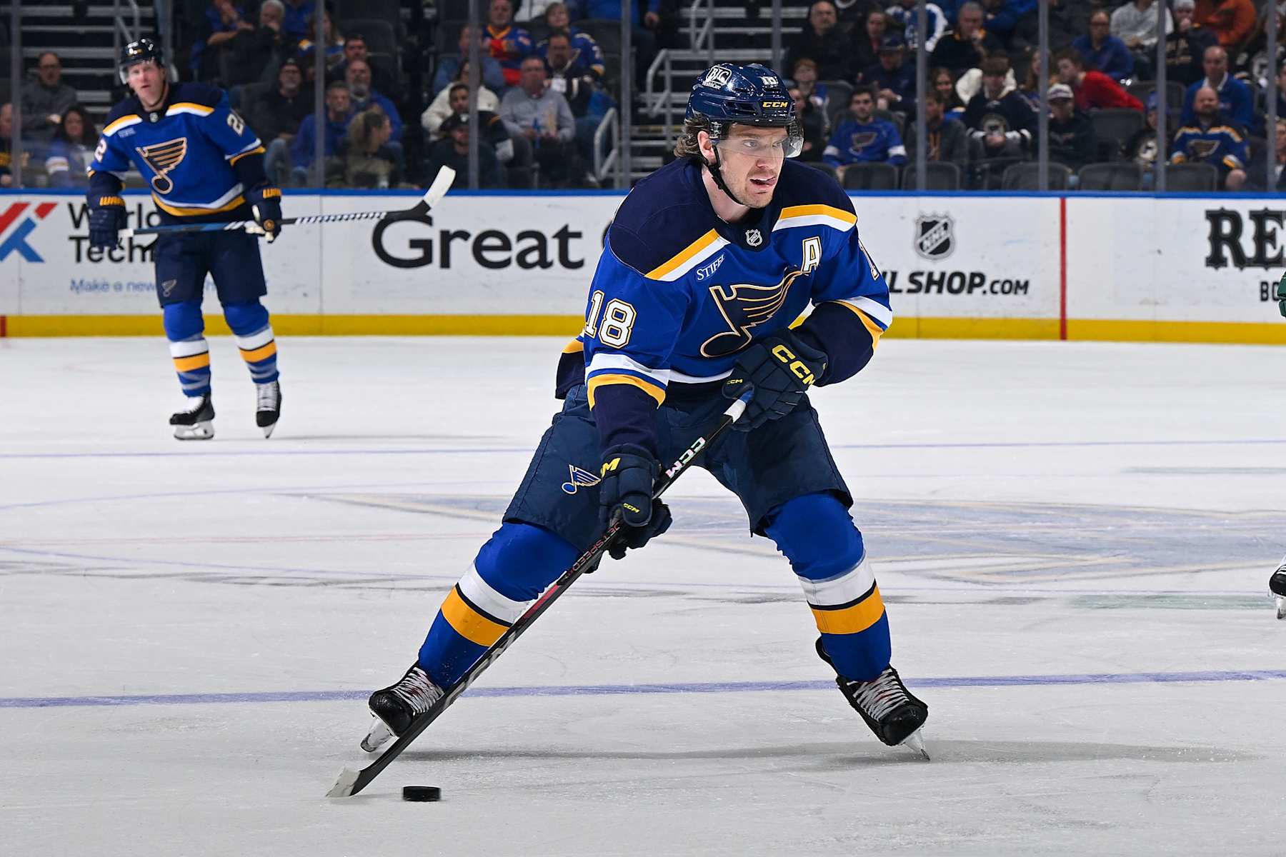 ST. LOUIS, MO - NOVEMBER 19: Robert Thomas #18 of the St. Louis Blues controls the puck against the Minnesota Wild on November 19, 2024 at the Enterprise Center in St. Louis, Missouri. (Photo by Scott Rovak/NHLI via Getty Images)