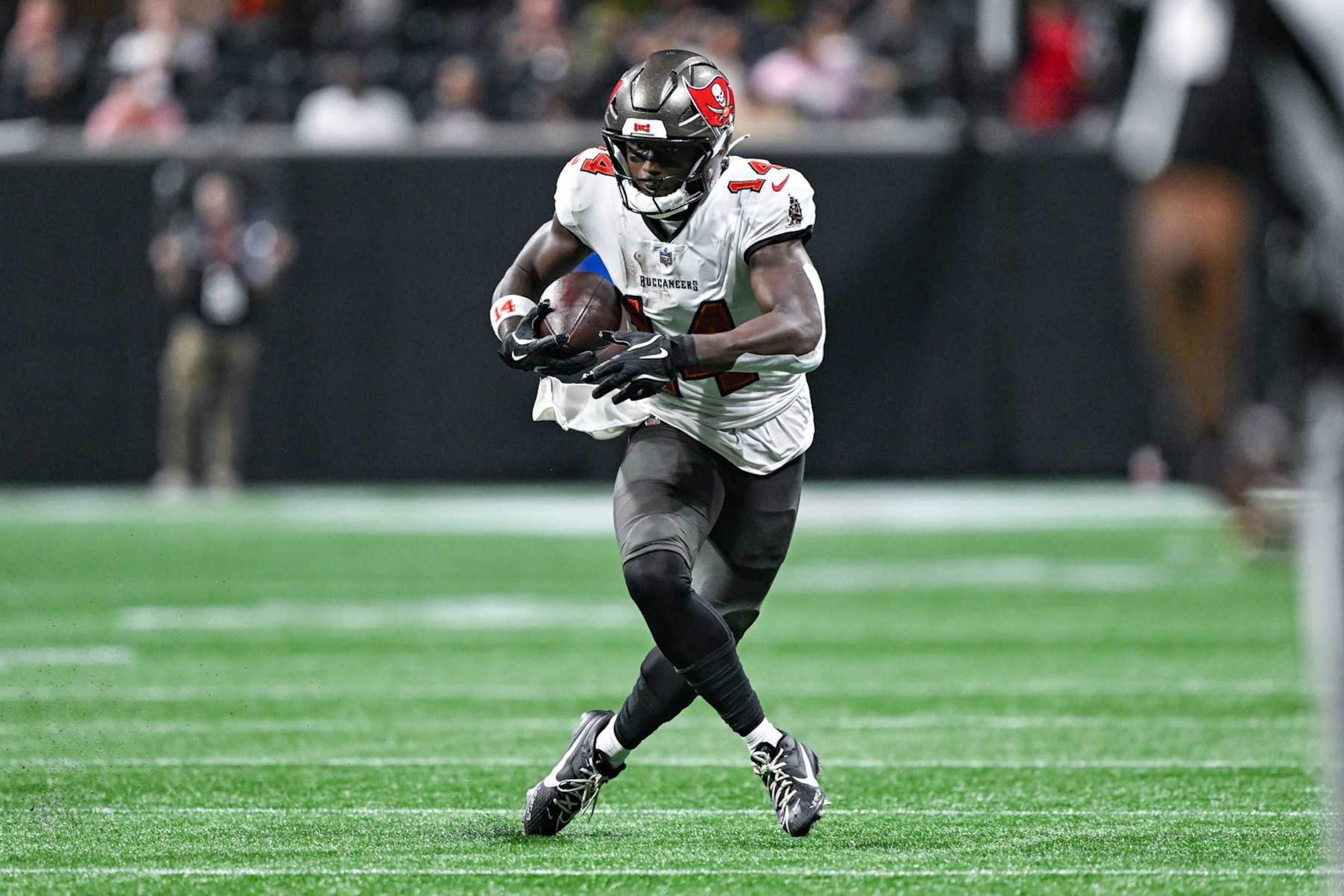 ATLANTA, GA  OCTOBER 03:  Tampa Bay wide receiver Chris Godwin (14) runs with the ball after a reception during the NFL game between the Tampa Bay Buccaneers and the Atlanta Falcons on October 3rd, 2024 at Mercedes-Benz Stadium in Atlanta, GA.  (Photo by Rich von Biberstein/Icon Sportswire via Getty Images)