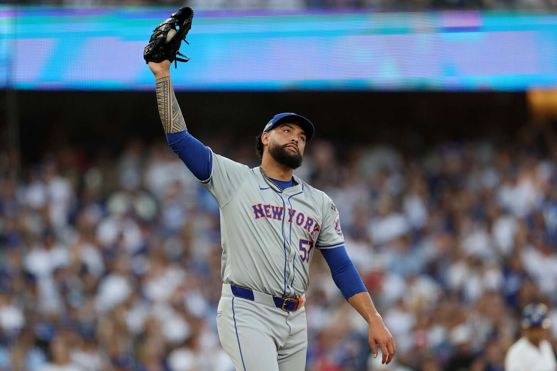 LOS ANGELES, CALIFORNIA - OCTOBER 20:  Sean Manaea #59 of the New York Mets reacts after giving up a walk during Game Six of the National League Championship Series against the Los Angeles Dodgers at Dodger Stadium on October 20, 2024 in Los Angeles, California. (Photo by Harry How/Getty Images)