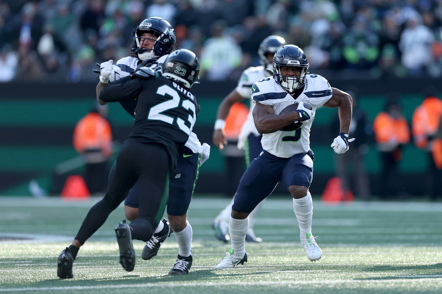 EAST RUTHERFORD, NEW JERSEY - DECEMBER 01: Kenneth Walker III #9 of the Seattle Seahawks runs the ball up the field in the second quarter of a game against the New York Jets at MetLife Stadium on December 01, 2024 in East Rutherford, New Jersey. (Photo by Luke Hales/Getty Images)