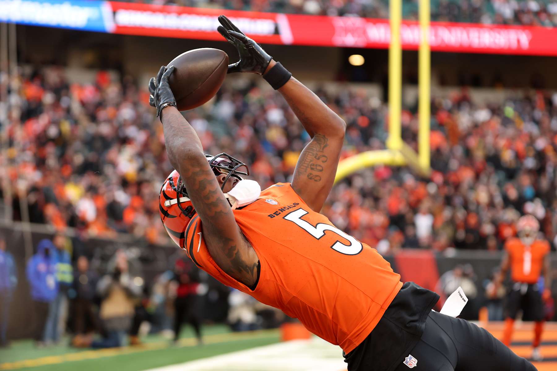CINCINNATI, OHIO - DECEMBER 01: Tee Higgins #5 of the Cincinnati Bengals makes a catch during the fourth quarter against the Pittsburgh Steelers at Paycor Stadium on December 01, 2024 in Cincinnati, Ohio. (Photo by Andy Lyons/Getty Images)