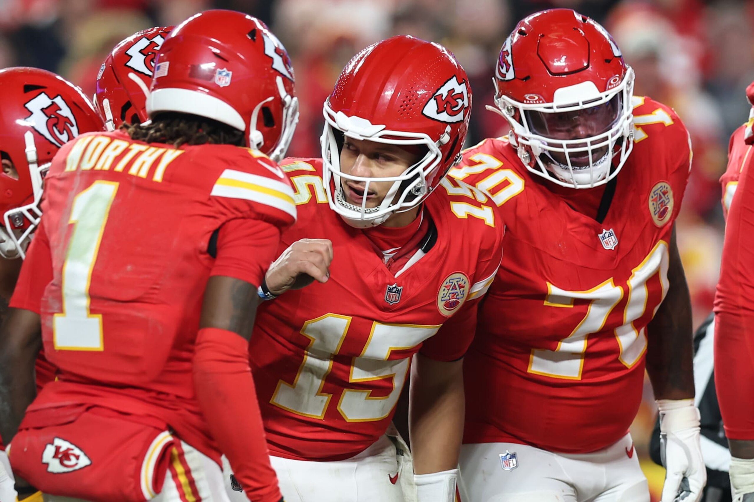 KANSAS CITY, MO - DECEMBER 08: Kansas City Chiefs quarterback Patrick Mahomes (15) in the huddle in the third quarter of an NFL game between the Los Angeles Chargers and Kansas City Chiefs on December 8, 2024 at GEHA Field at Arrowhead Stadium in Kansas City, MO. (Photo by Scott Winters/Icon Sportswire via Getty Images)