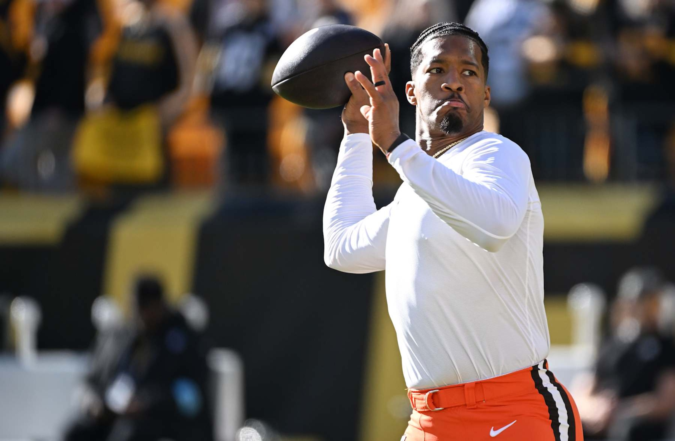 PITTSBURGH, PENNSYLVANIA - DECEMBER 08: Jameis Winston #5 of the Cleveland Browns warms up prior to the game against the Pittsburgh Steelers at Acrisure Stadium on December 08, 2024 in Pittsburgh, Pennsylvania. (Photo by Justin Berl/Getty Images)
