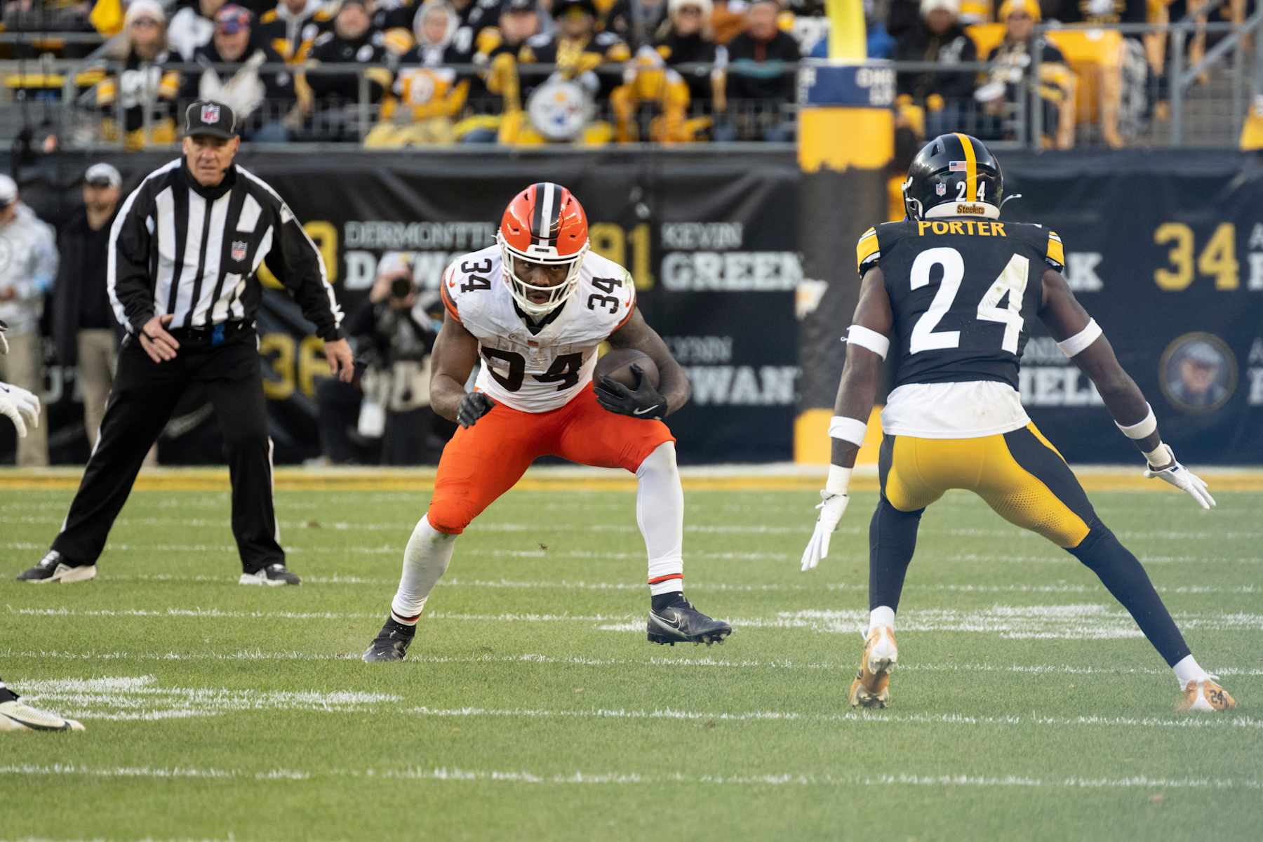PITTSBURGH, PA - DECEMBER 08:  Cleveland Browns running back Jerome Ford (34) looks to avoid a tackle from Pittsburgh Steelers cornerback Joey Porter Jr. (24) during the game between the Pittsburgh Steelers and the Cleveland Browns at Acrisure Stadium on December 8, 2024 in Pittsburgh, PA. (Photo by Shelley Lipton/Icon Sportswire via Getty Images)