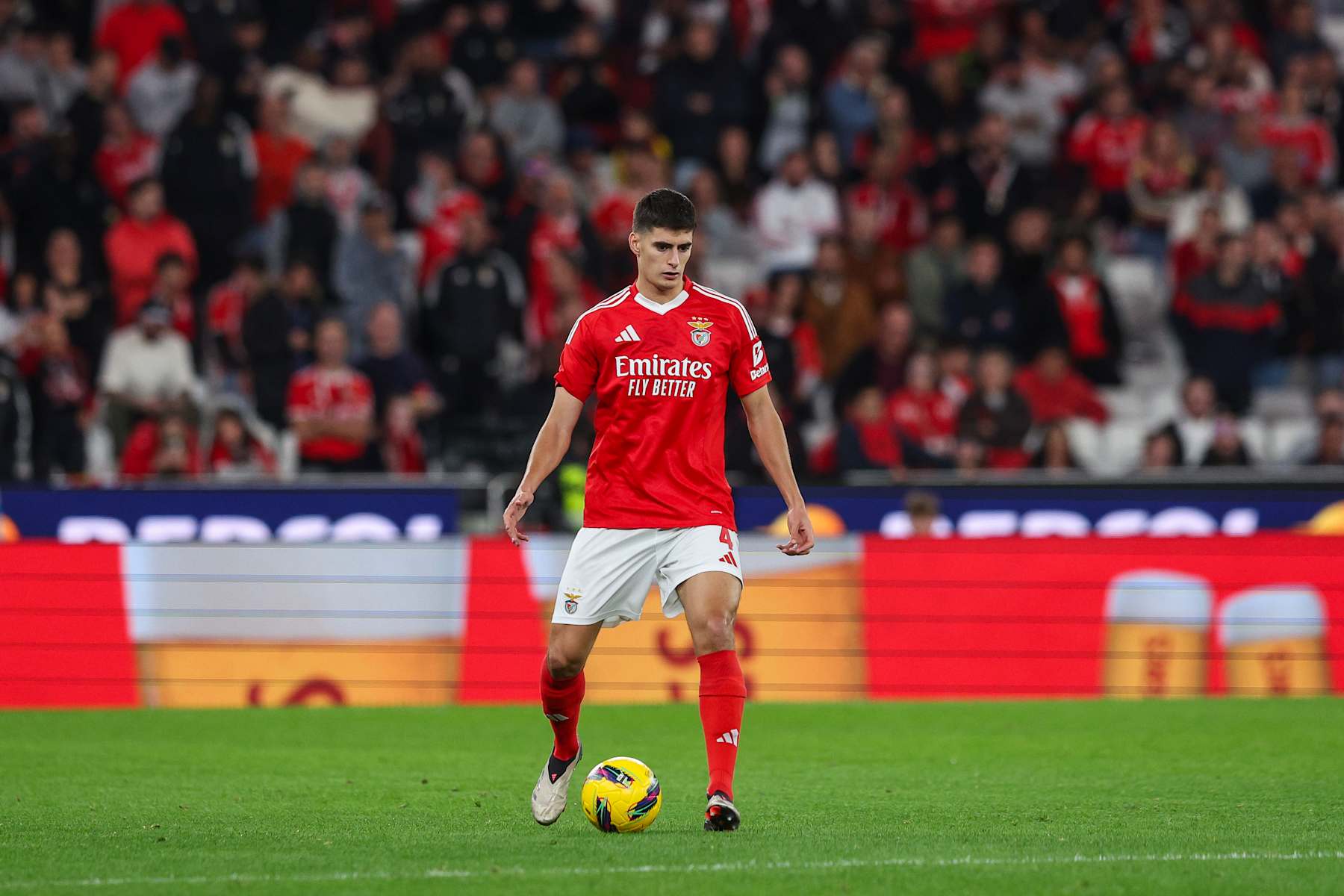 LISBON, PORTUGAL - NOVEMBER 23: Antonio Silva of SL Benfica during the match between SL Benfica and CF Estrela da Amadora for the Portuguese Cup at Estadio da Luz on November 23, 2024 in Lisbon, Portugal. (Photo by Carlos Rodrigues/Getty Images)