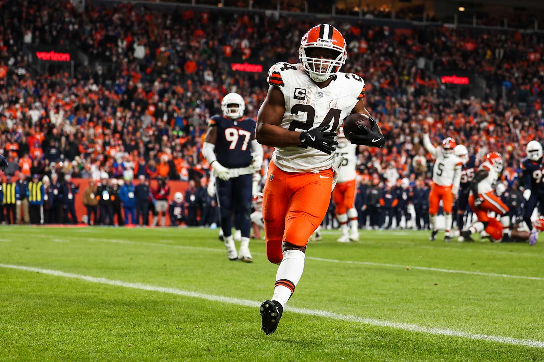DENVER, COLORADO - DECEMBER 02: Nick Chubb #24 of the Cleveland Browns runs the ball during an NFL football game against the Denver Broncos at Empower Field at Mile High on December 2, 2024 in Denver, Colorado (Photo by Perry Knotts/Getty Images)
