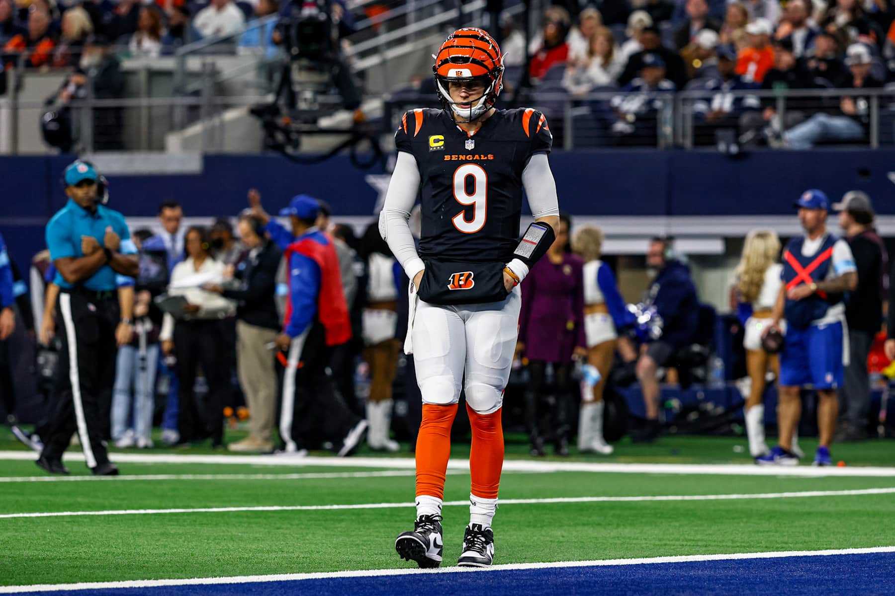 ARLINGTON, TX - DECEMBER 09: Cincinnati Bengals quarterback Joe Burrow (9) waits for play to start during the game between the Dallas Cowboys and the Cincinnati Bengals on December 9, 2024 at AT&T Stadium in Arlington, Texas. (Photo by Matthew Pearce/Icon Sportswire via Getty Images)