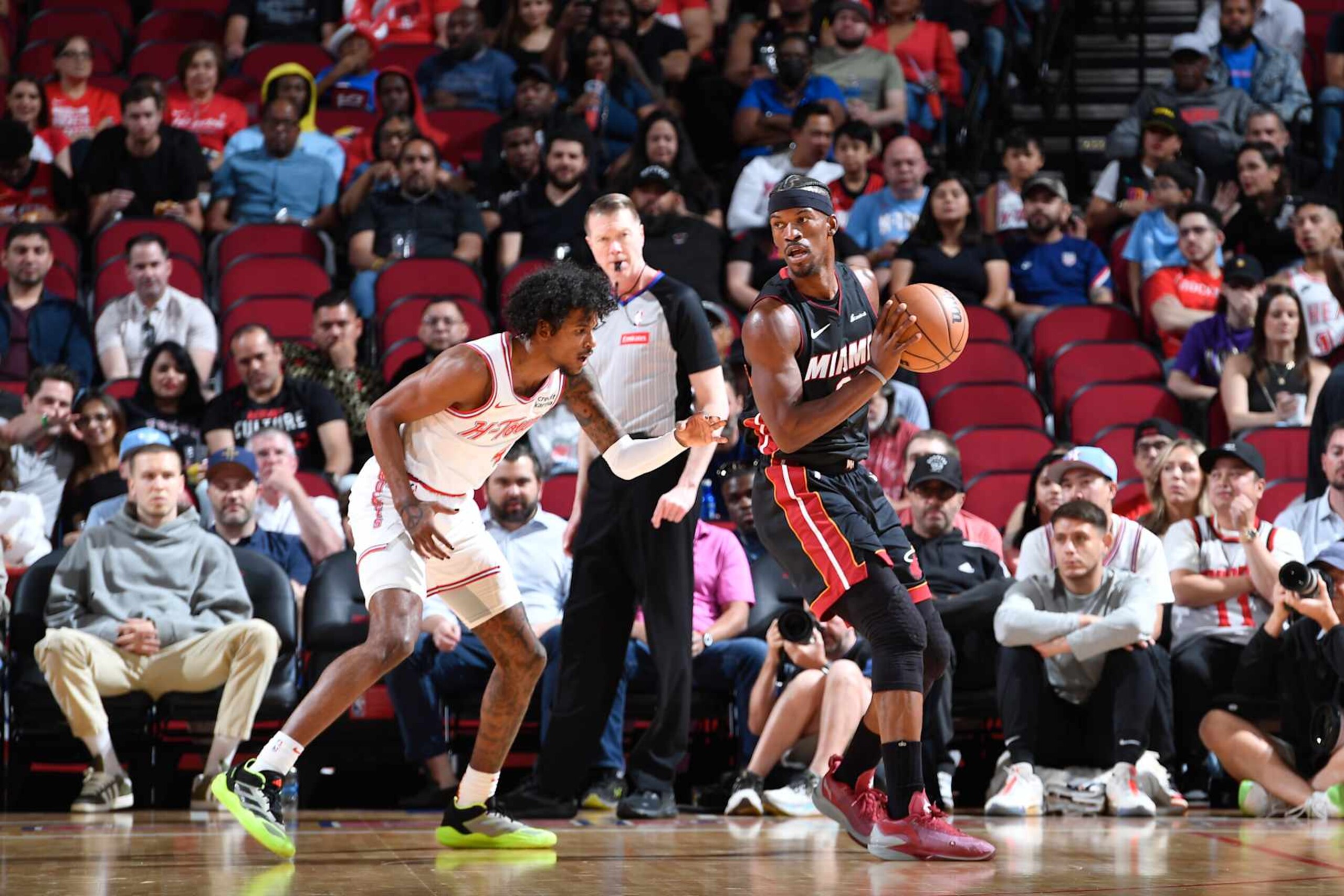 HOUSTON, TX - APRIL 5: Jimmy Butler #22 of the Miami Heat handles the ball during the game against the Houston Rockets on April 5, 2024 at the Toyota Center in Houston, Texas. NOTE TO USER: User expressly acknowledges and agrees that, by downloading and or using this photograph, User is consenting to the terms and conditions of the Getty Images License Agreement. Mandatory Copyright Notice: Copyright 2024 NBAE (Photo by Logan Riely/NBAE via Getty Images)