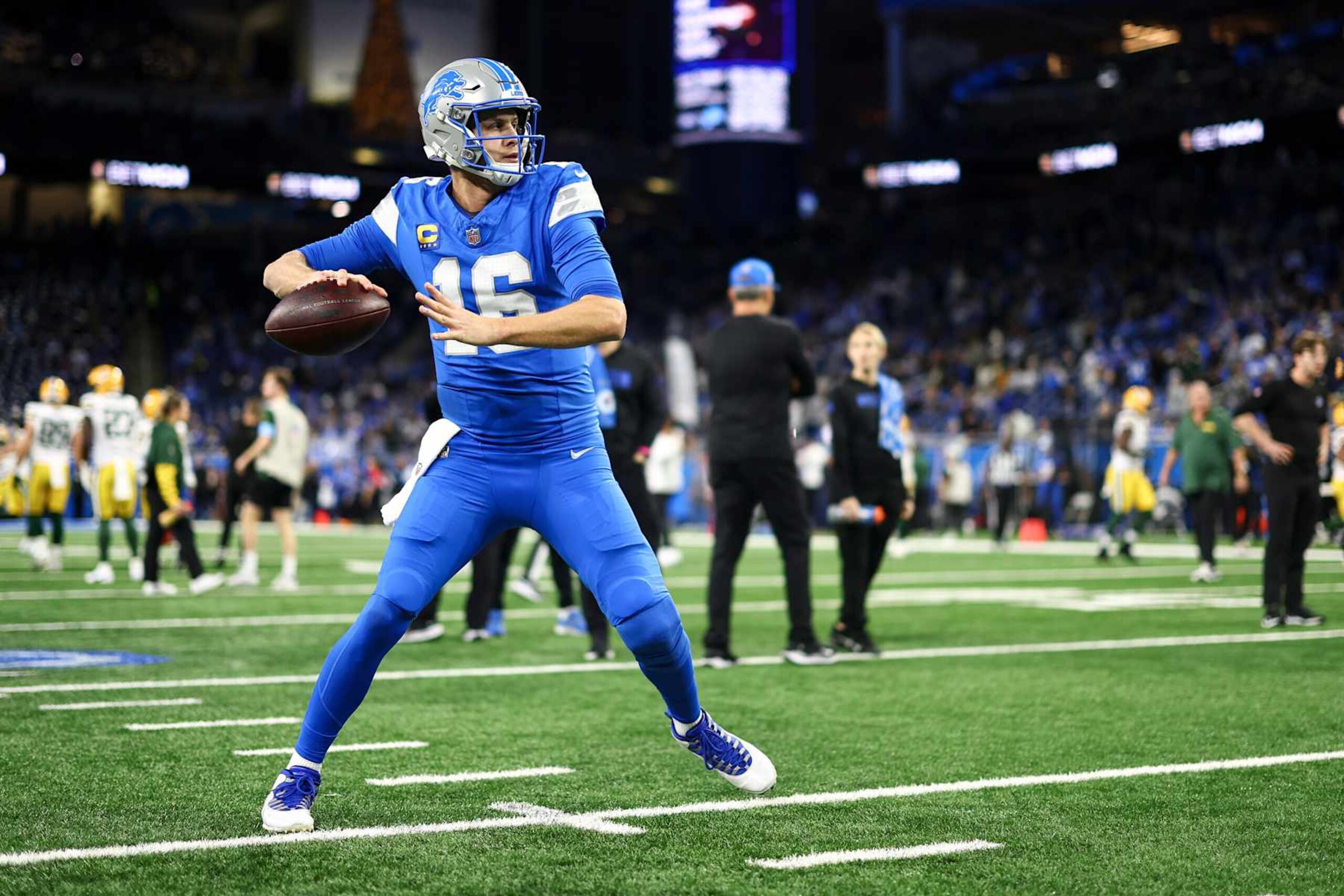DETROIT, MICHIGAN - DECEMBER 5: Jared Goff #16 of the Detroit Lions warms up prior to an NFL football game against the Green Bay Packers at Ford Field on December 5, 2024 in Detroit, Michigan. (Photo by Kevin Sabitus/Getty Images)