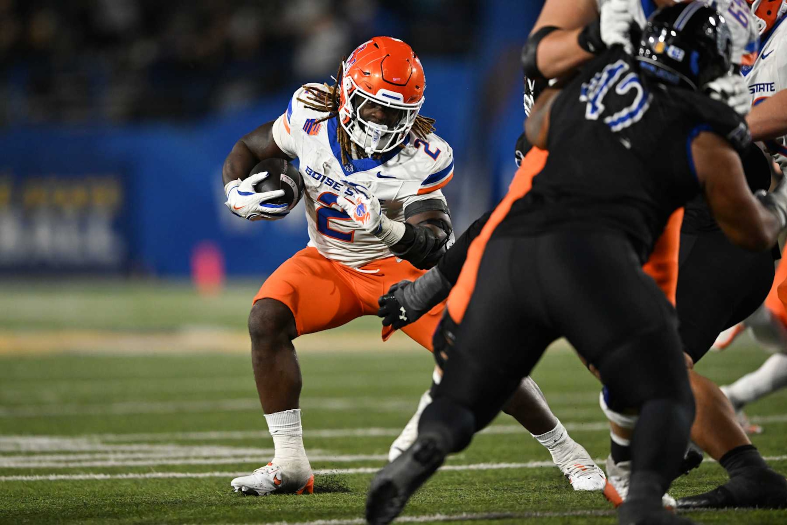 SAN JOSE, CALIFORNIA - NOVEMBER 23: Ashton Jeanty #2 of the Boise State Broncos runs against the San Jose State Spartans on November 23, 2024 in San Jose, California. (Photo by Brandon Vallance/ISI Photos/Getty Images)