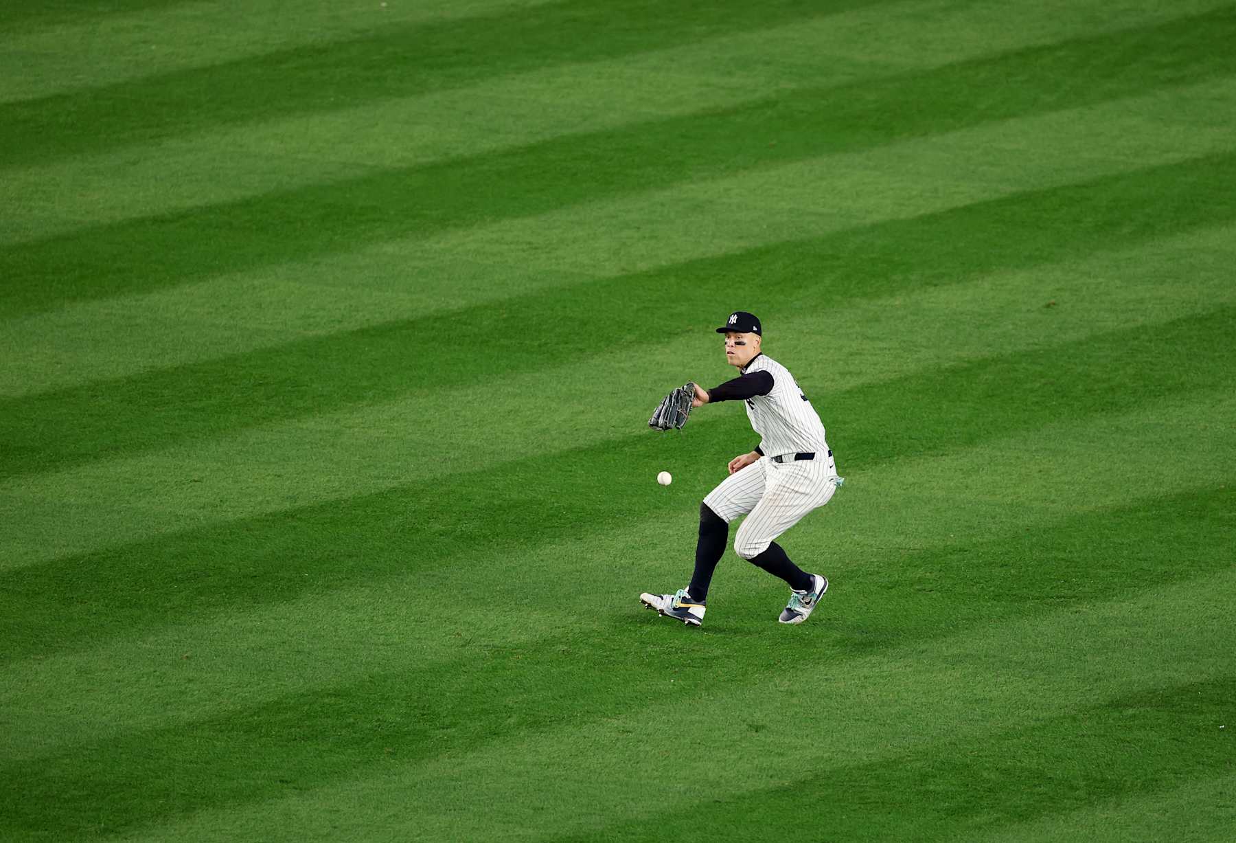 NEW YORK, NEW YORK - OCTOBER 30:  Aaron Judge #99 of the New York Yankees drops a routine fly ball hit by Tommy Edman #25 of the Los Angeles Dodgers during the fifth inning of Game Five of the 2024 World Series at Yankee Stadium on October 30, 2024 in the Bronx borough of New York City.  (Photo by Al Bello/Getty Images)