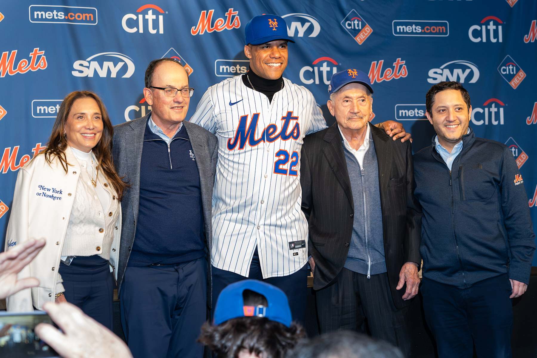 NEW YORK, NY - DECEMBER 12: Juan Soto #22 of the New York Mets poses for a photo with members of the Cohen family during the Juan Soto introductory press conference  at Citi Field on Thursday, December 12, 2024 in New York, New York. (Photo by Mary DeCicco/MLB Photos via Getty Images)
