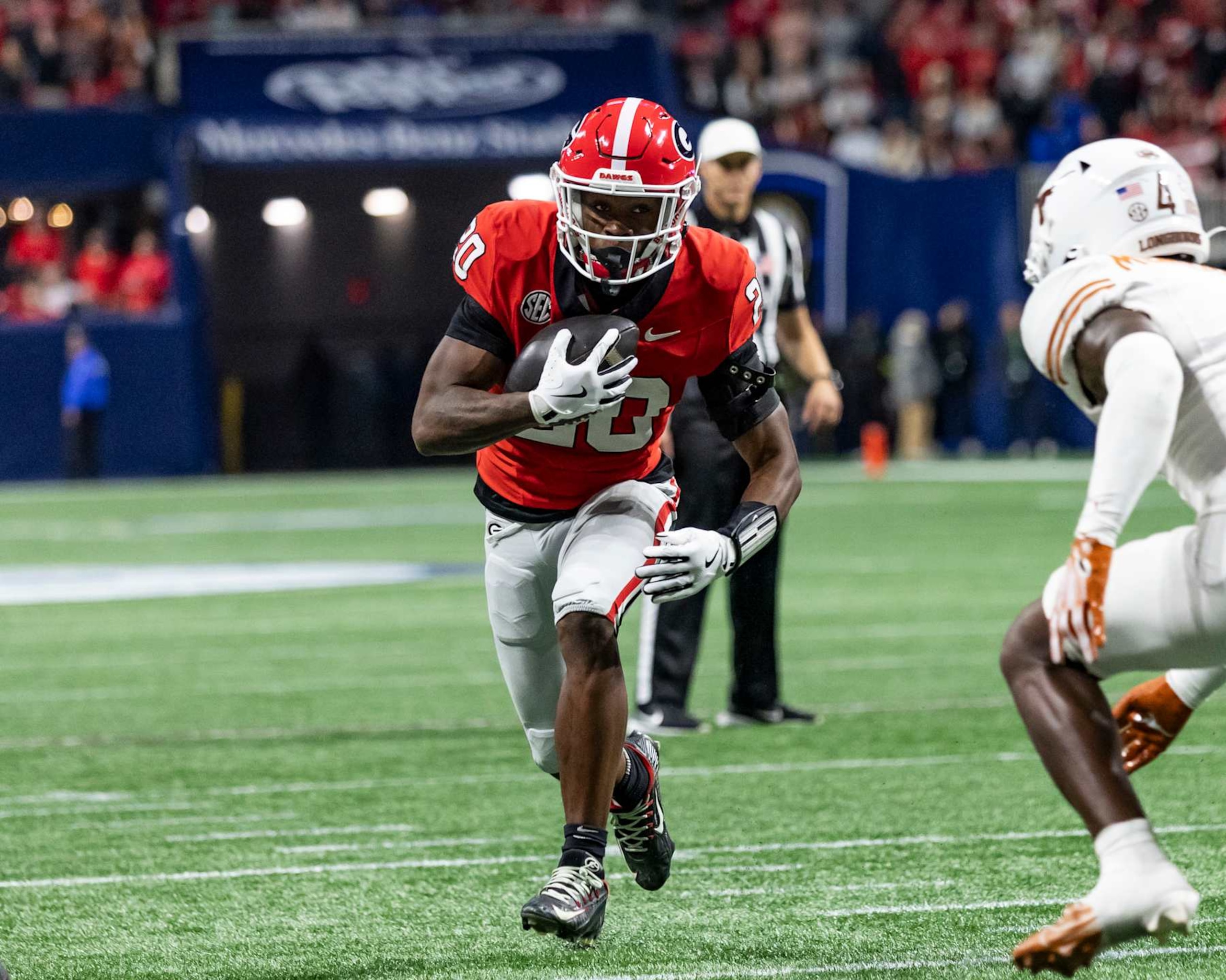 ATLANTA, GEORGIA - DECEMBER 7: Dwight Phillips Jr. #20 of the Georgia Bulldogs runs with the ball during a game between the Georgia Bulldogs and the Texas Longhorns at Mercedes-Benz Stadium on December 7, 2024 in Atlanta, Georgia. (Photo by Steve Limentani/ISI Photos/Getty Images)