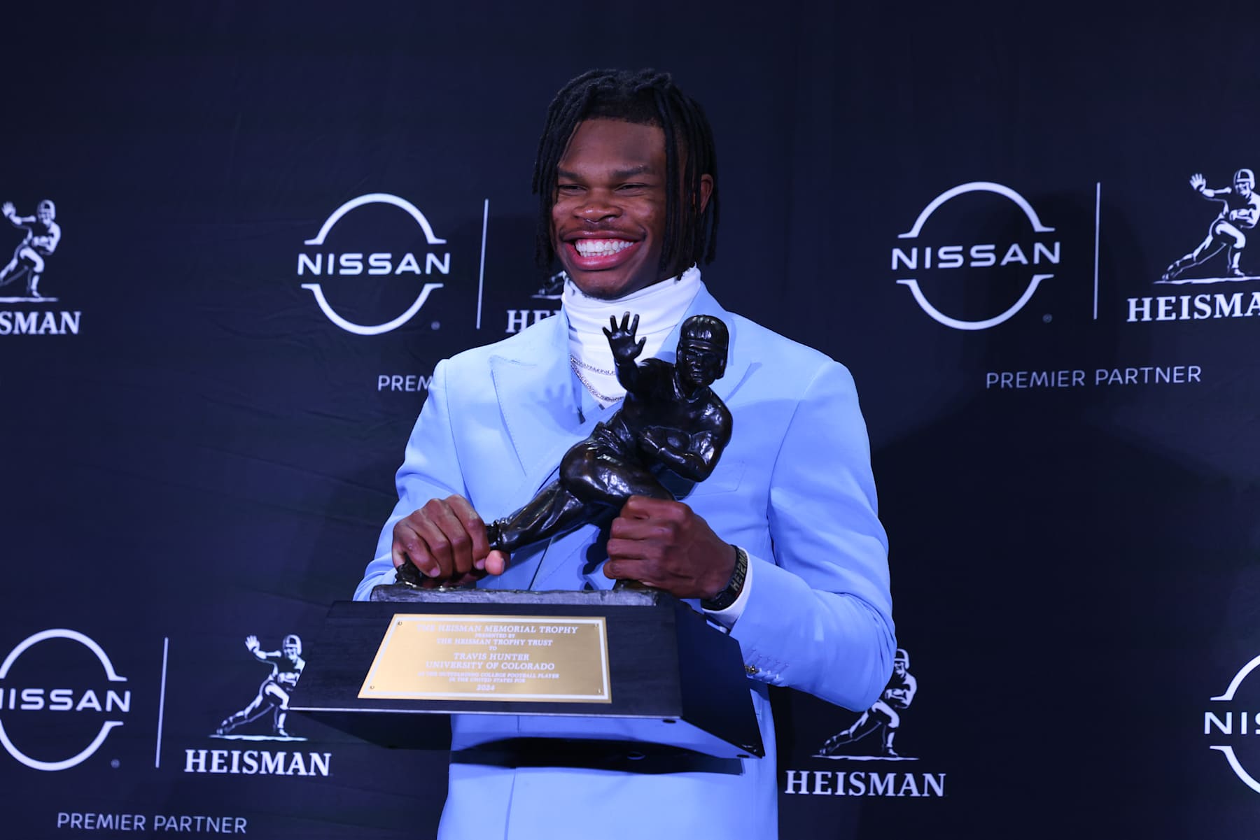 NEW YORK, NY - DECEMBER 14: Travis Hunter University of Colorado cornerback/wide receiver poses with the Trophy during the Heisman Trophy press conference at the Marriott Marquis on December 14, 2024 in New York, New York. (Photo by Rich Graessle/Icon Sportswire via Getty Images)