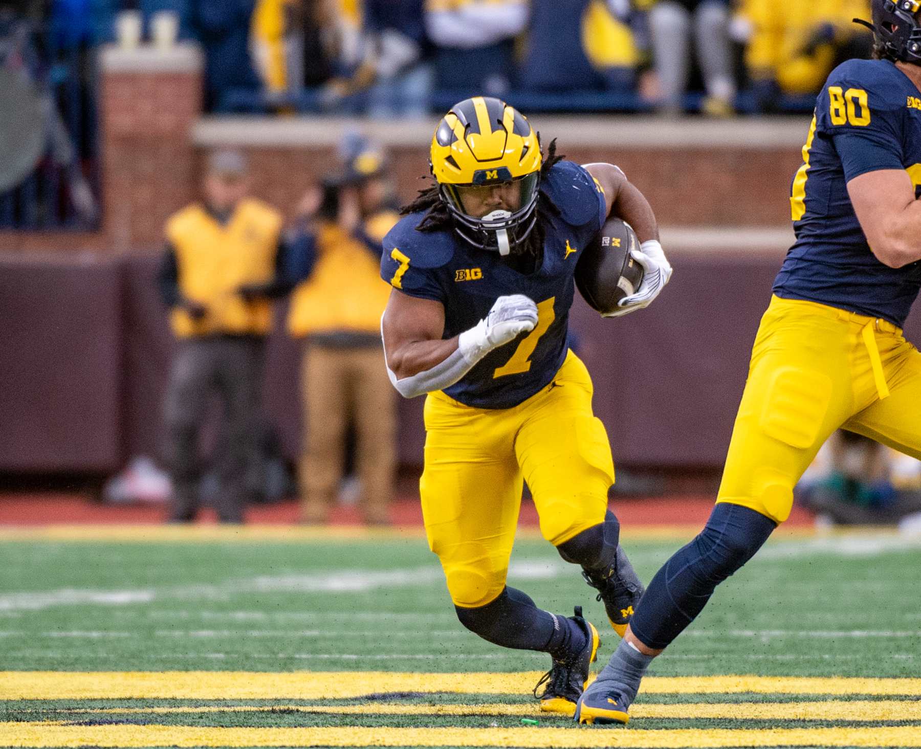ANN ARBOR, MICHIGAN - NOVEMBER 23: Donovan Edwards #7 of the Michigan Wolverines runs with the ball during the first half of a college football game against the Northwestern Wildcats at Michigan Stadium on November 23, 2024 in Ann Arbor, Michigan. (Photo by Aaron J. Thornton/Getty Images) ANN ARBOR, MICHIGAN - NOVEMBER 23: Donovan Edwards #7 of the Michigan Wolverines runs with the ball during the first half of a college football game against the Northwestern Wildcats at Michigan Stadium on November 23, 2024 in Ann Arbor, Michigan. (Photo by Aaron J. Thornton/Getty Images)