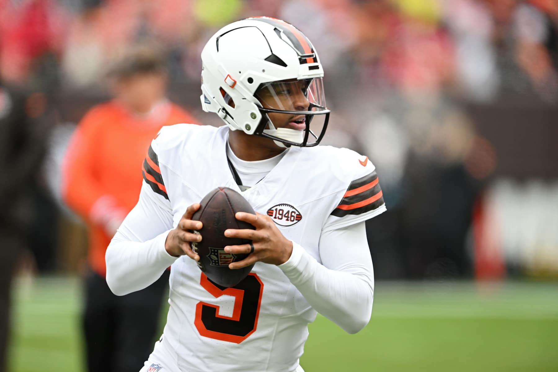 CLEVELAND, OHIO - DECEMBER 15: ameis Winston #5 of the Cleveland Browns warms up before the game against the Kansas City Chiefs at Huntington Bank Field on December 15, 2024 in Cleveland, Ohio. (Photo by Nick Cammett/Getty Images)