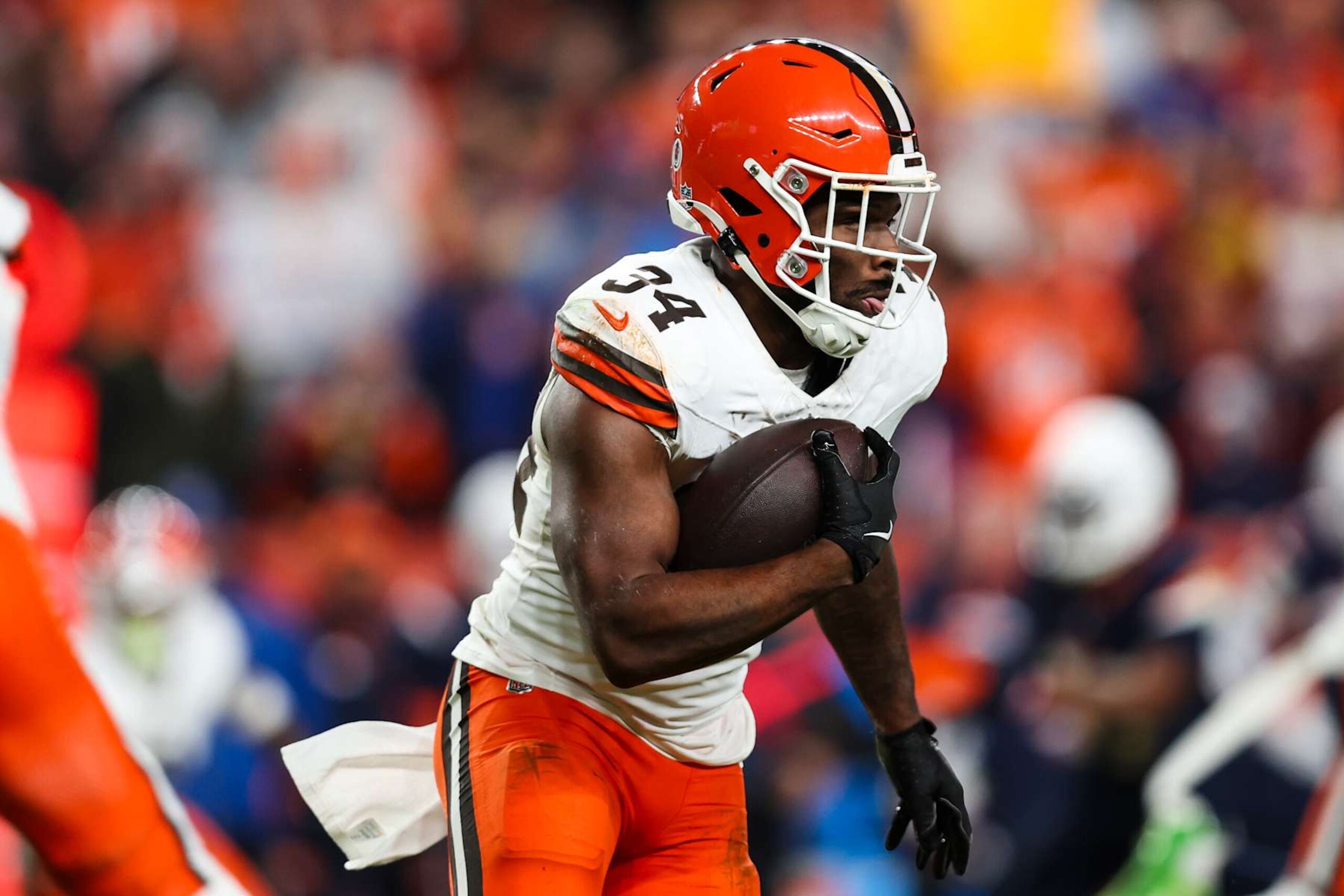 DENVER, COLORADO - DECEMBER 02: Jerome Ford #34 of the Cleveland Browns runs the ball during an NFL football game against the Denver Broncos at Empower Field at Mile High on December 2, 2024 in Denver, Colorado (Photo by Perry Knotts/Getty Images)