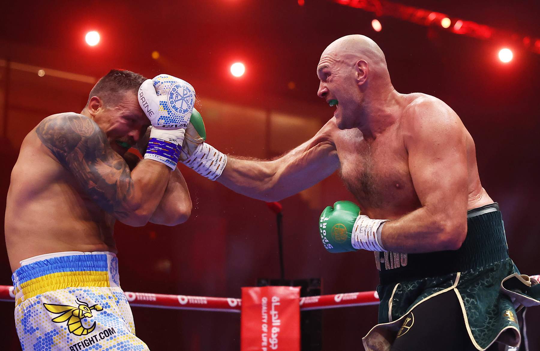RIYADH, SAUDI ARABIA - MAY 18: Tyson Fury punches Oleksandr Usyk during the IBF, WBA, WBC, WBO and Undisputed Heavyweight titles' fight between Tyson Fury and Oleksandr Usyk at Kingdom Arena on May 18, 2024 in Riyadh, Saudi Arabia. (Photo by Richard Pelham/Getty Images)