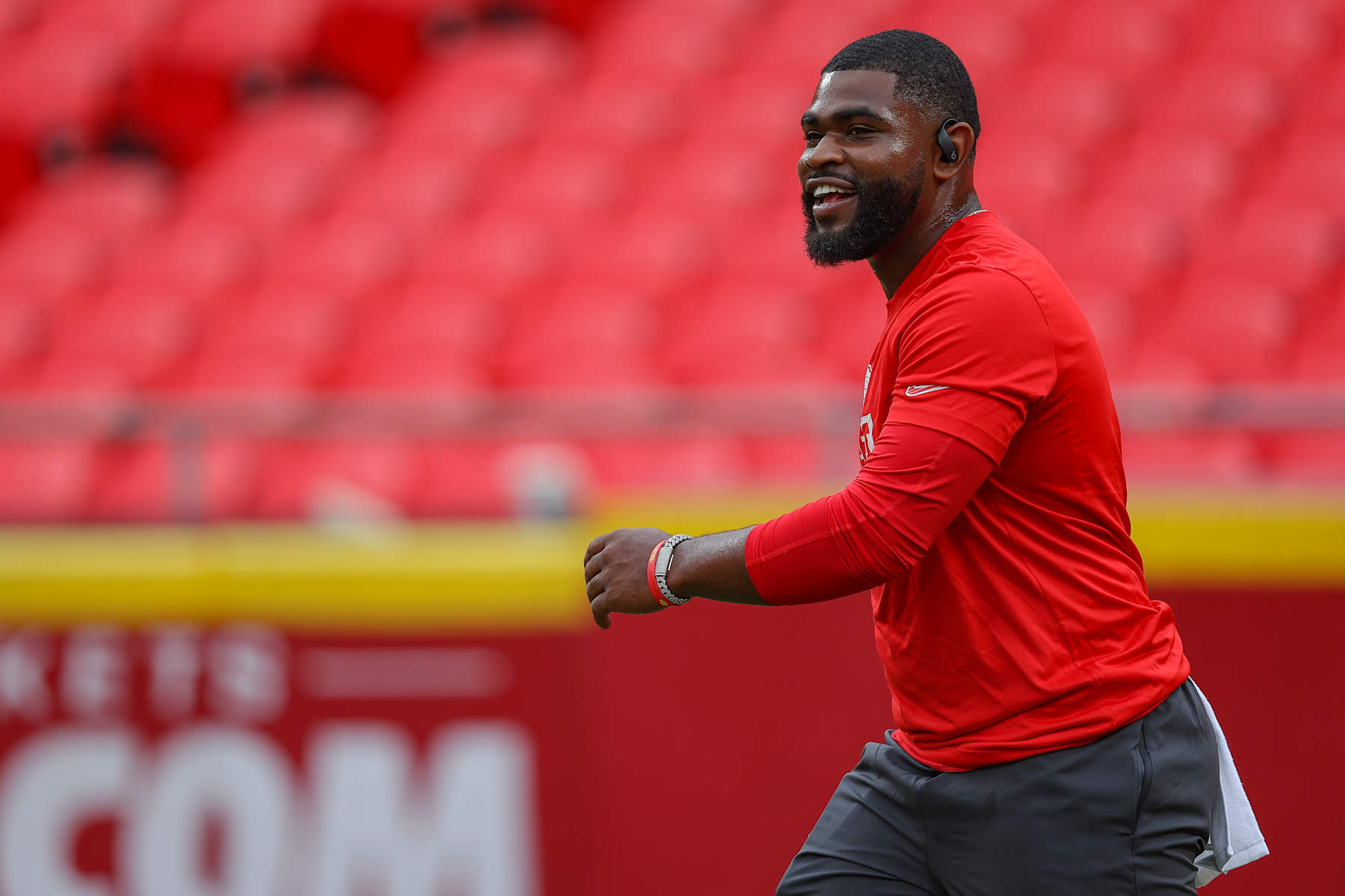 KANSAS CITY, MISSOURI - AUGUST 22: Clyde Edwards-Helaire #25 of the Kansas City Chiefs smiles during pregame warmups prior to a preseason game against the Chicago Bears at GEHA Field at Arrowhead Stadium on August 22, 2024 in Kansas City, Missouri.  (Photo by David Eulitt/Getty Images)