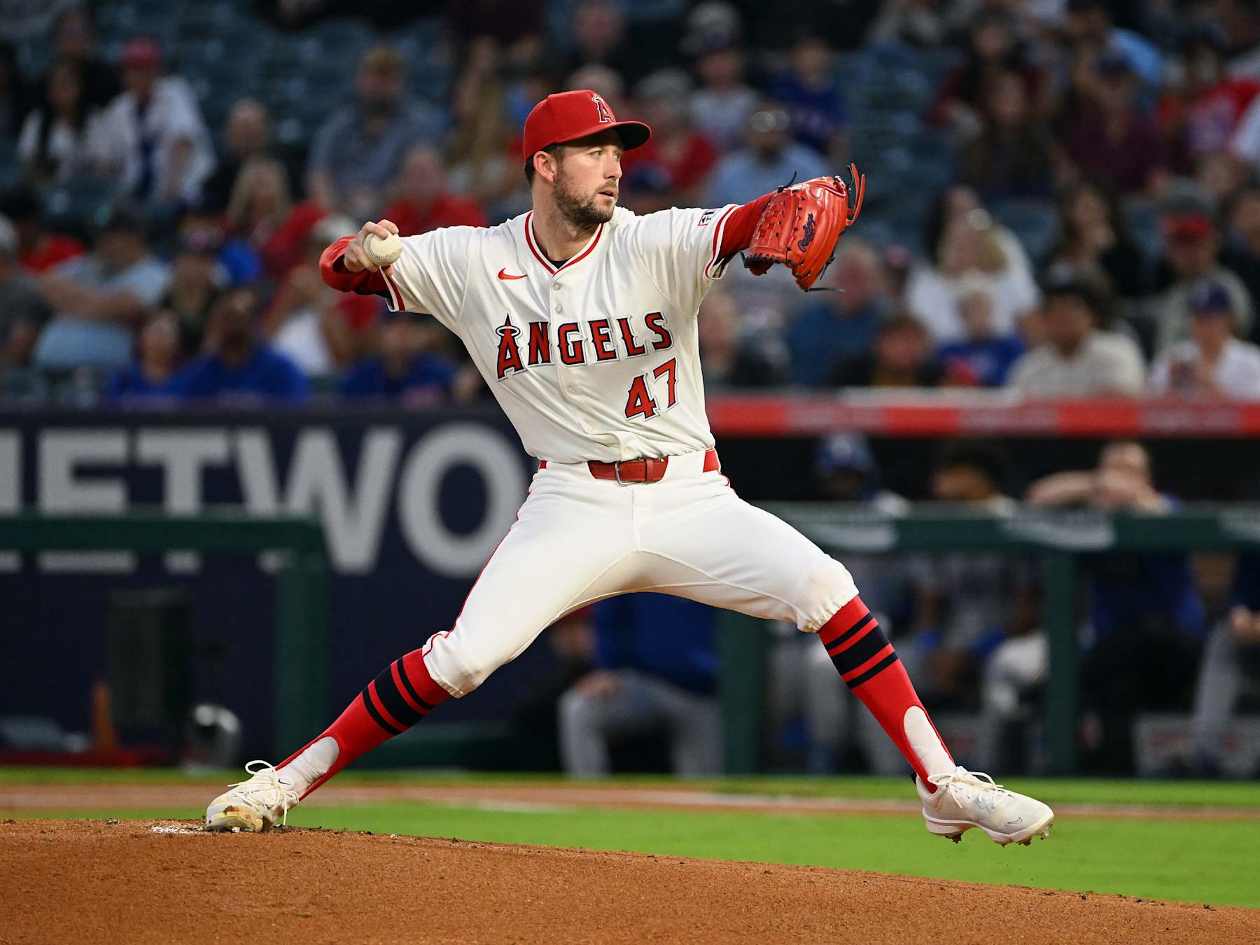 ANAHEIM, CA - SEPTEMBER 28: Los Angeles Angels pitcher Griffin Canning (47) pitching during an MLB baseball game against the Texas Rangers played on September 28, 2024 at Angel Stadium in Anaheim, CA. (Photo by John Cordes/Icon Sportswire via Getty Images)