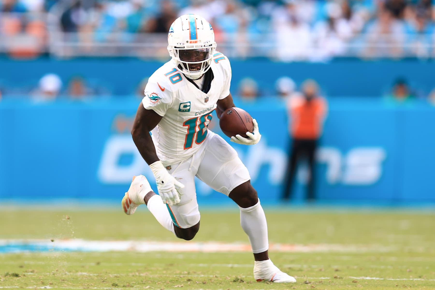 MIAMI GARDENS, FLORIDA - DECEMBER 08: Tyreek Hill #10 of the Miami Dolphins carries the ball against the New York Jets during the first half of the game at Hard Rock Stadium on December 08, 2024 in Miami Gardens, Florida. (Photo by Megan Briggs/Getty Images)