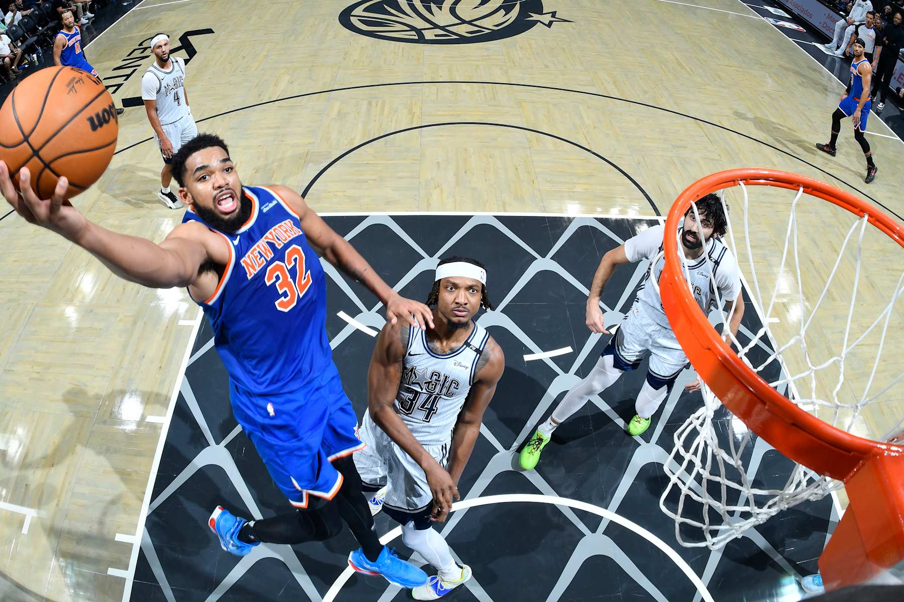 ORLANDO, FL - DECEMBER 15: Karl-Anthony Towns #32 of the New York Knicks shoots the ball during the game against the Orlando Magic on December 15, 2024 at Kia Center in Orlando, Florida. NOTE TO USER: User expressly acknowledges and agrees that, by downloading and or using this photograph, User is consenting to the terms and conditions of the Getty Images License Agreement. Mandatory Copyright Notice: Copyright 2024 NBAE (Photo by Fernando Medina/NBAE via Getty Images)