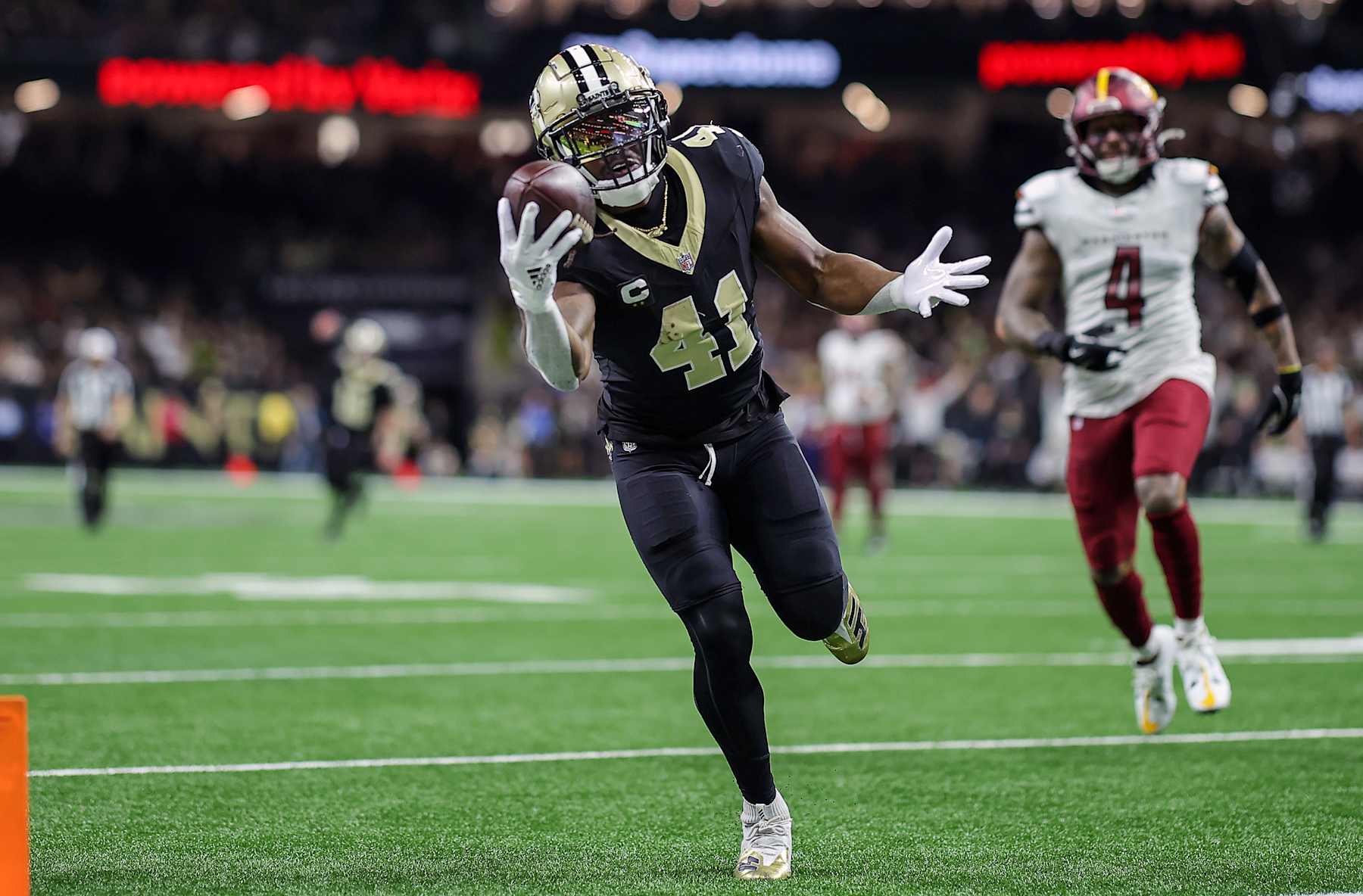 NEW ORLEANS, LOUISIANA - DECEMBER 15: Alvin Kamara #41 of the New Orleans Saints catches a pass with one hand for a touchdown during the third quarter against the Washington Commanders at Caesars Superdome on December 15, 2024 in New Orleans, Louisiana. (Photo by Jonathan Bachman/Getty Images)