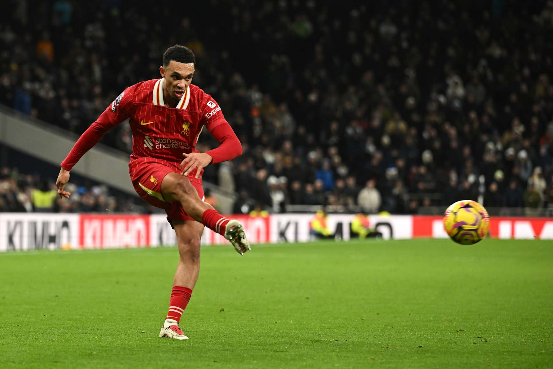LONDON, ENGLAND - DECEMBER 22: (THE SUN OUT, THE SUN ON SUNDAY OUT) Trent Alexander-Arnold of Liverpool passes the ball during the Premier League match between Tottenham Hotspur FC and Liverpool FC at Tottenham Hotspur Stadium on December 22, 2024 in London, England. (Photo by Liverpool FC/Liverpool FC via Getty Images2024 Liverpool FC)