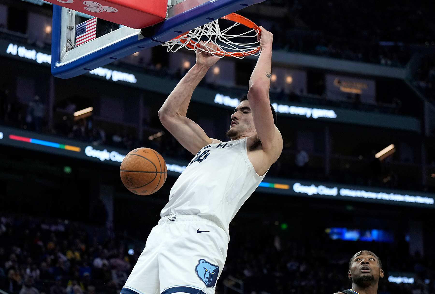 SAN FRANCISCO, CALIFORNIA - NOVEMBER 15: Zach Edey #14 of the Memphis Grizzlies slam dunks against the Golden State Warriors in the fourth quarter during the Emirates NBA Cup game at Chase Center on November 15, 2024 in San Francisco, California. NOTE TO USER: User expressly acknowledges and agrees that, by downloading and or using this photograph, User is consenting to the terms and conditions of the Getty Images License Agreement. (Photo by Thearon W. Henderson/Getty Images)