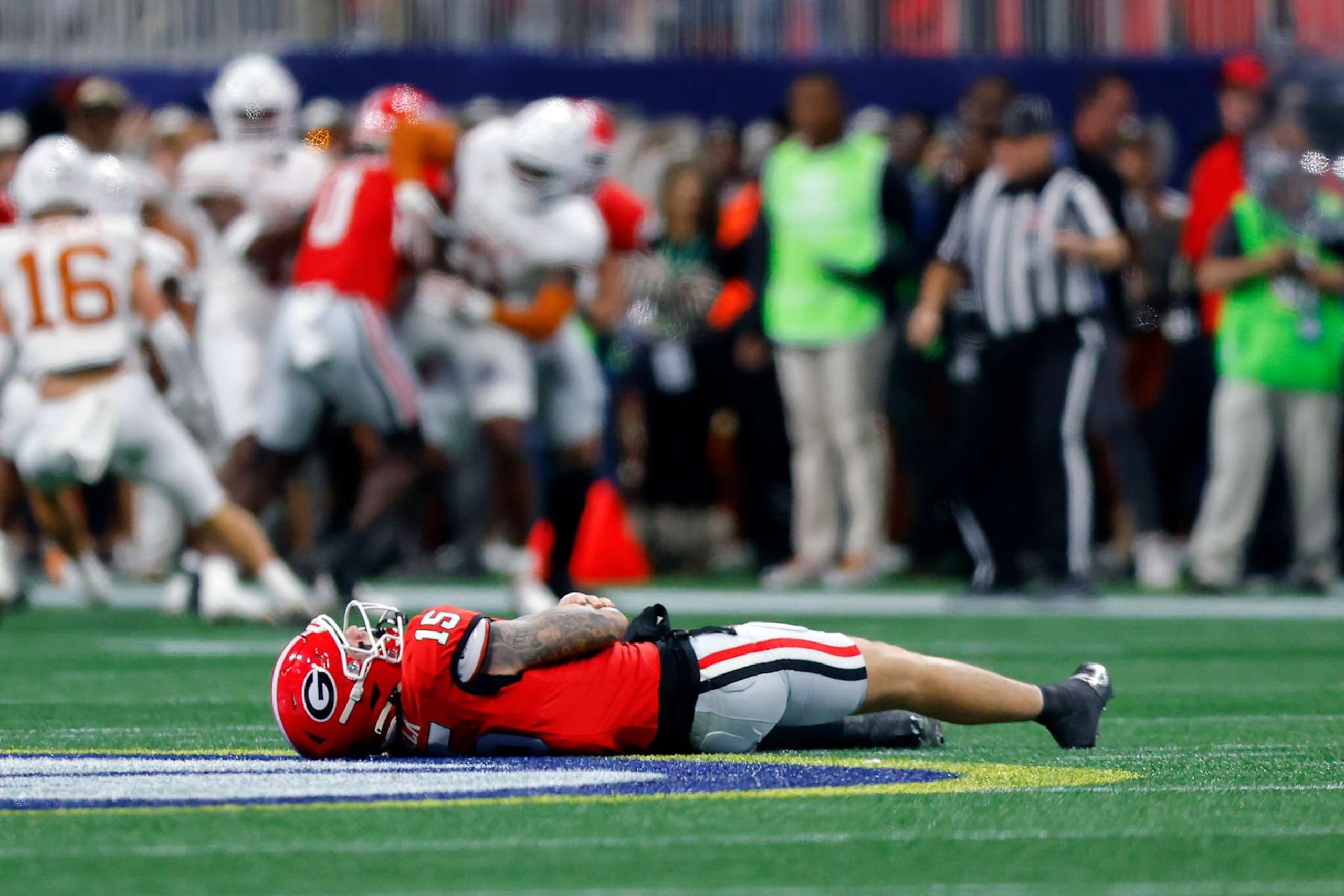 ATLANTA, GEORGIA - DECEMBER 07: Carson Beck #15 of the Georgia Bulldogs lays on the ground after an injury against the Texas Longhorns during the second quarter of the 2024 SEC Championship at Mercedes-Benz Stadium on December 07, 2024 in Atlanta, Georgia. (Photo by Todd Kirkland/Getty Images) ATLANTA, GEORGIA - DECEMBER 07: Carson Beck #15 of the Georgia Bulldogs lays on the ground after an injury against the Texas Longhorns during the second quarter of the 2024 SEC Championship at Mercedes-Benz Stadium on December 07, 2024 in Atlanta, Georgia. (Photo by Todd Kirkland/Getty Images)