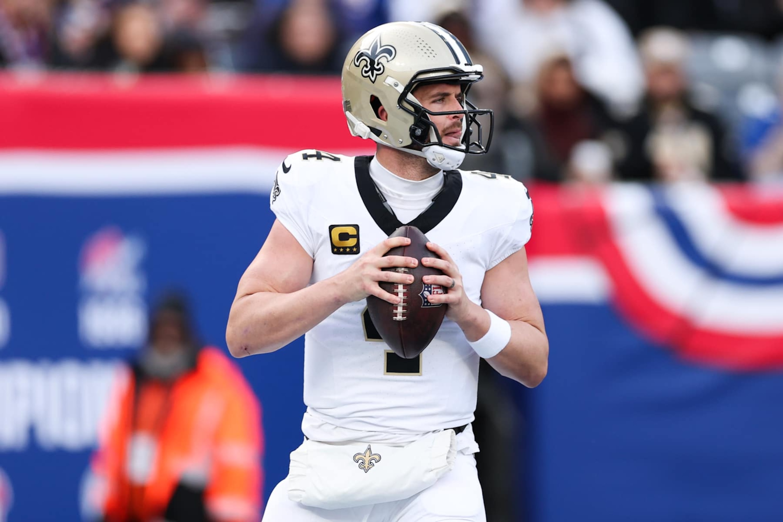 EAST RUTHERFORD, NEW JERSEY - DECEMBER 8: Derek Carr #4 of the New Orleans Saints looks to throw the football during the first quarter against the New York Giants at MetLife Stadium on December 8, 2024 in East Rutherford, New Jersey. (Photo by Kathryn Riley/Getty Images) EAST RUTHERFORD, NEW JERSEY - DECEMBER 8: Derek Carr #4 of the New Orleans Saints looks to throw the football during the first quarter against the New York Giants at MetLife Stadium on December 8, 2024 in East Rutherford, New Jersey. (Photo by Kathryn Riley/Getty Images)