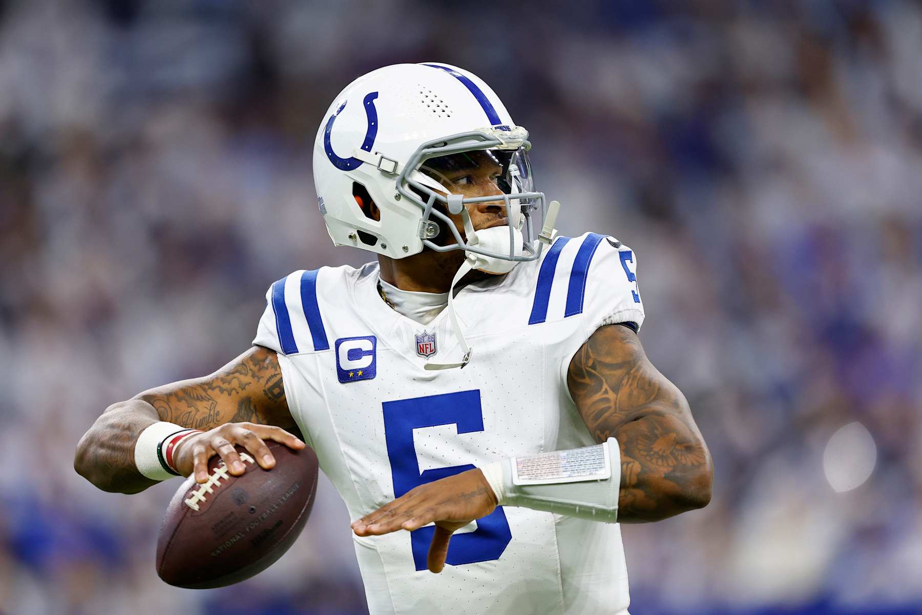 INDIANAPOLIS, IN - DECEMBER 22: Indianapolis Colts quarterback Anthony Richardson (5) during a NFL game between the Tennessee Titans and the Indianapolis Colts on December 22, 2024 at Lucas Oil Stadium in Indianapolis, IN. (Photo by Jeffrey Brown/Icon Sportswire via Getty Images)