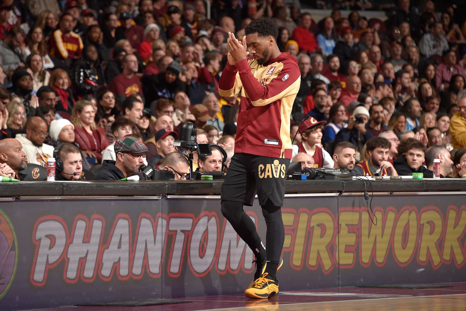 CLEVELAND, OH - DECEMBER 21: Donovan Mitchell #45 of the Cleveland Cavaliers celebrates during the game against the Philadelphia 76ers on December 21, 2024 at Rocket Mortgage FieldHouse in Cleveland, Ohio. NOTE TO USER: User expressly acknowledges and agrees that, by downloading and/or using this Photograph, user is consenting to the terms and conditions of the Getty Images License Agreement. Mandatory Copyright Notice: Copyright 2024 NBAE (Photo by David Liam Kyle/NBAE via Getty Images)