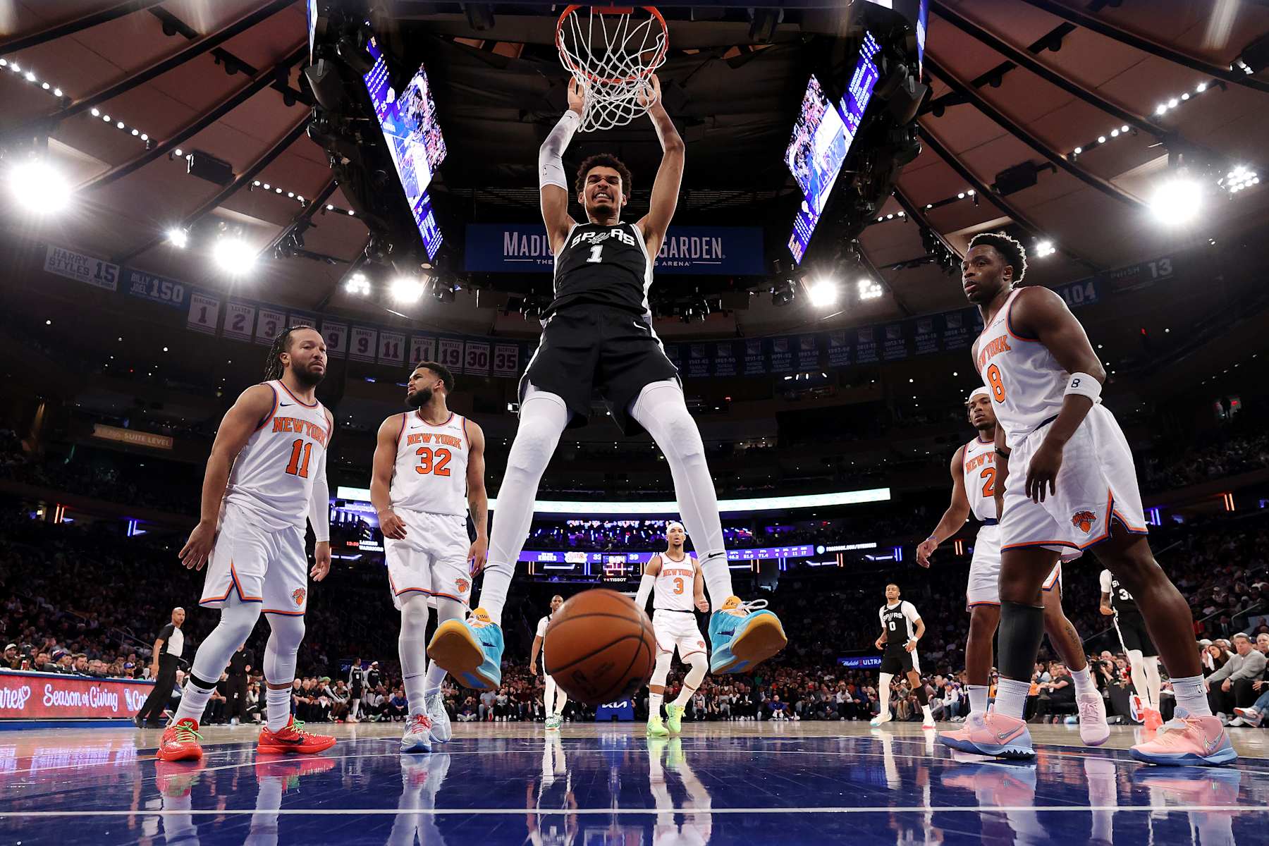 NEW YORK, NEW YORK - DECEMBER 25: Victor Wembanyama #1 of the San Antonio Spurs dunks the ball against the New York Knicks  during the second quarter at Madison Square Garden on December 25, 2024 in New York City. NOTE TO USER: User expressly acknowledges and agrees that, by downloading and or using this photograph, User is consenting to the terms and conditions of the Getty Images License Agreement.  (Photo by Luke Hales/Getty Images)