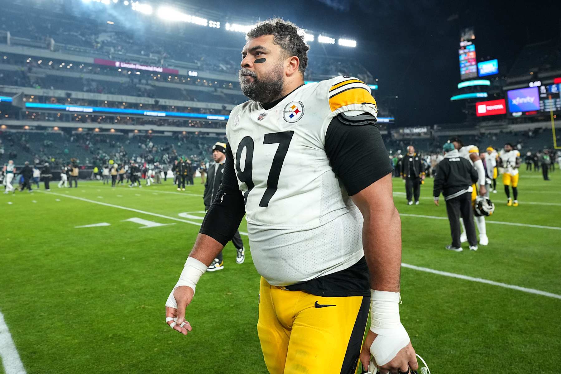 PHILADELPHIA, PENNSYLVANIA - DECEMBER 15: Cameron Heyward #97 of the Pittsburgh Steelers walks off the field after losing to the Philadelphia Eagles 13-2 at Lincoln Financial Field on December 15, 2024 in Philadelphia, Pennsylvania. (Photo by Mitchell Leff/Getty Images)