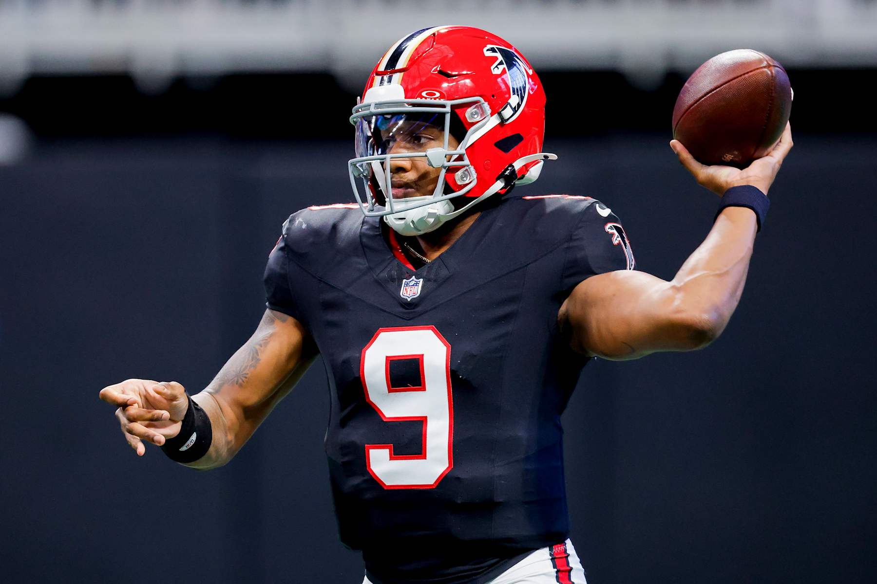 ATLANTA, GEORGIA - DECEMBER 22: Michael Penix Jr. #9 of the Atlanta Falcons passes the ball against the New York Giants during the second quarter at Mercedes-Benz Stadium on December 22, 2024 in Atlanta, Georgia. (Photo by Todd Kirkland/Getty Images)