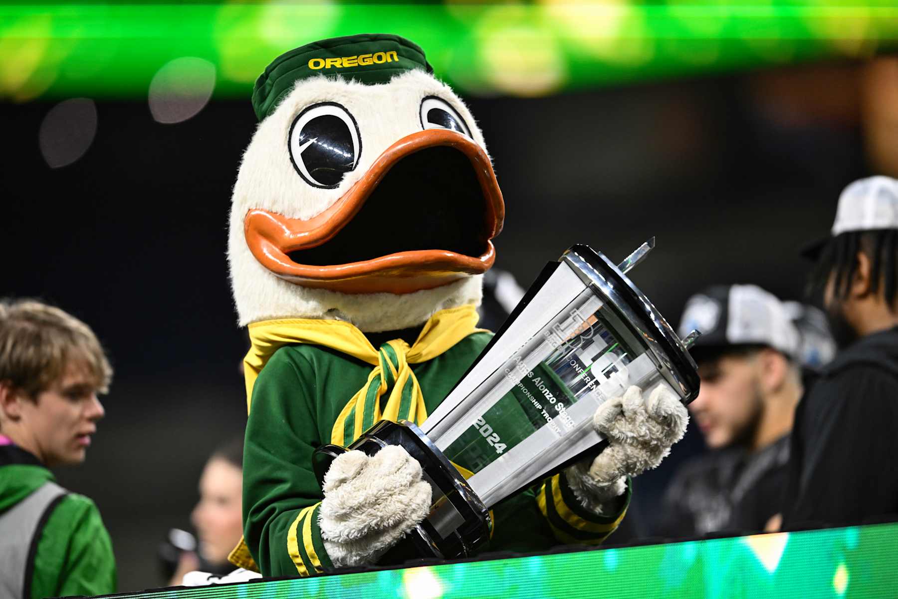 Photo: Oregon Reveals Jerseys, Uniform Combo for Rose Bowl vs. Ohio State in CFP