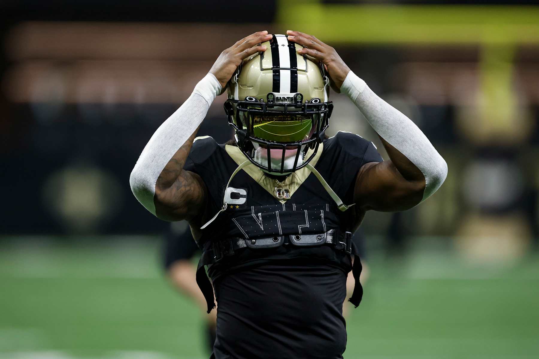 NEW ORLEANS, LOUISIANA - DECEMBER 1: Alvin Kamara #41 of the New Orleans Saints warms up before a game against the Los Angeles Rams at the Caesars Superdome on December 1, 2024 in New Orleans, Louisiana. (Photo by Derick E. Hingle/Getty Images)