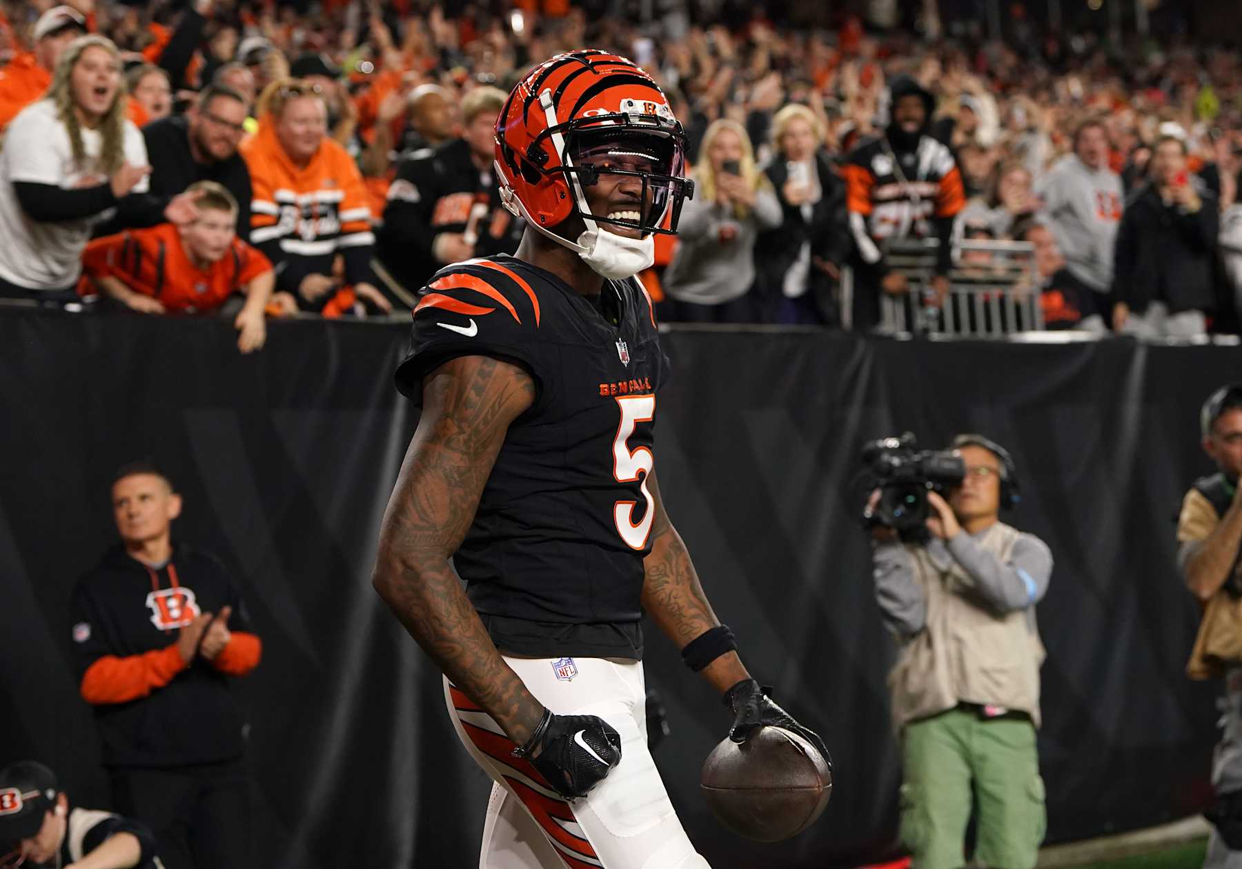 CINCINNATI, OHIO - DECEMBER 28: Tee Higgins #5 of the Cincinnati Bengals celebrates after a touchdown during the fourth quarter against the Denver Broncos at Paycor Stadium on December 28, 2024 in Cincinnati, Ohio. (Photo by Dylan Buell/Getty Images)