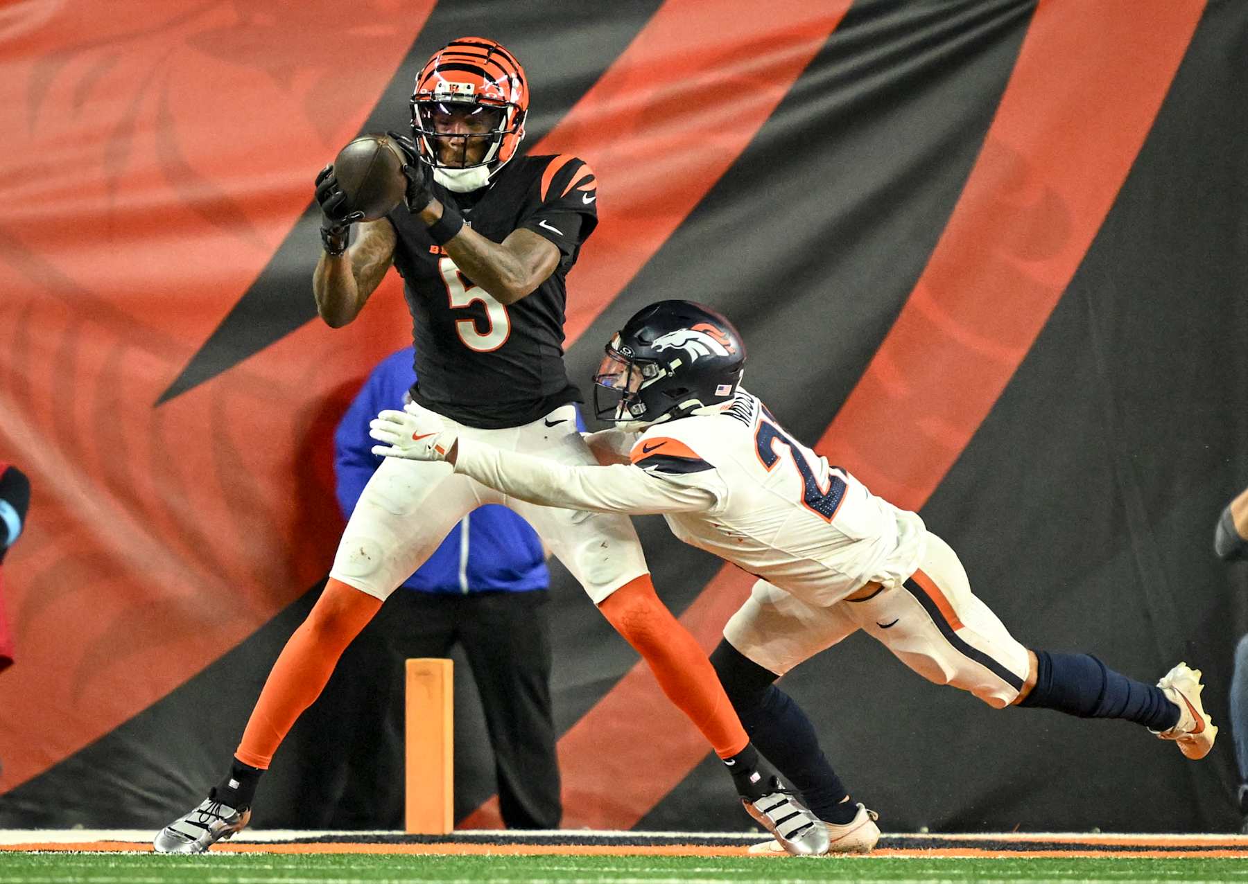 CINCINNATI, OH - DECEMBER 28: Tee Higgins (5) of the Cincinnati Bengals beats Riley Moss (21) of the Denver Broncos for the game-winning touchdown pass from Joe Burrow (9) during the overtime period of the Bengals' 30-24 win at Paycor Stadium in Cincinnati, Ohio on Saturday, December 28, 2024. (Photo by AAron Ontiveroz/The Denver Post)