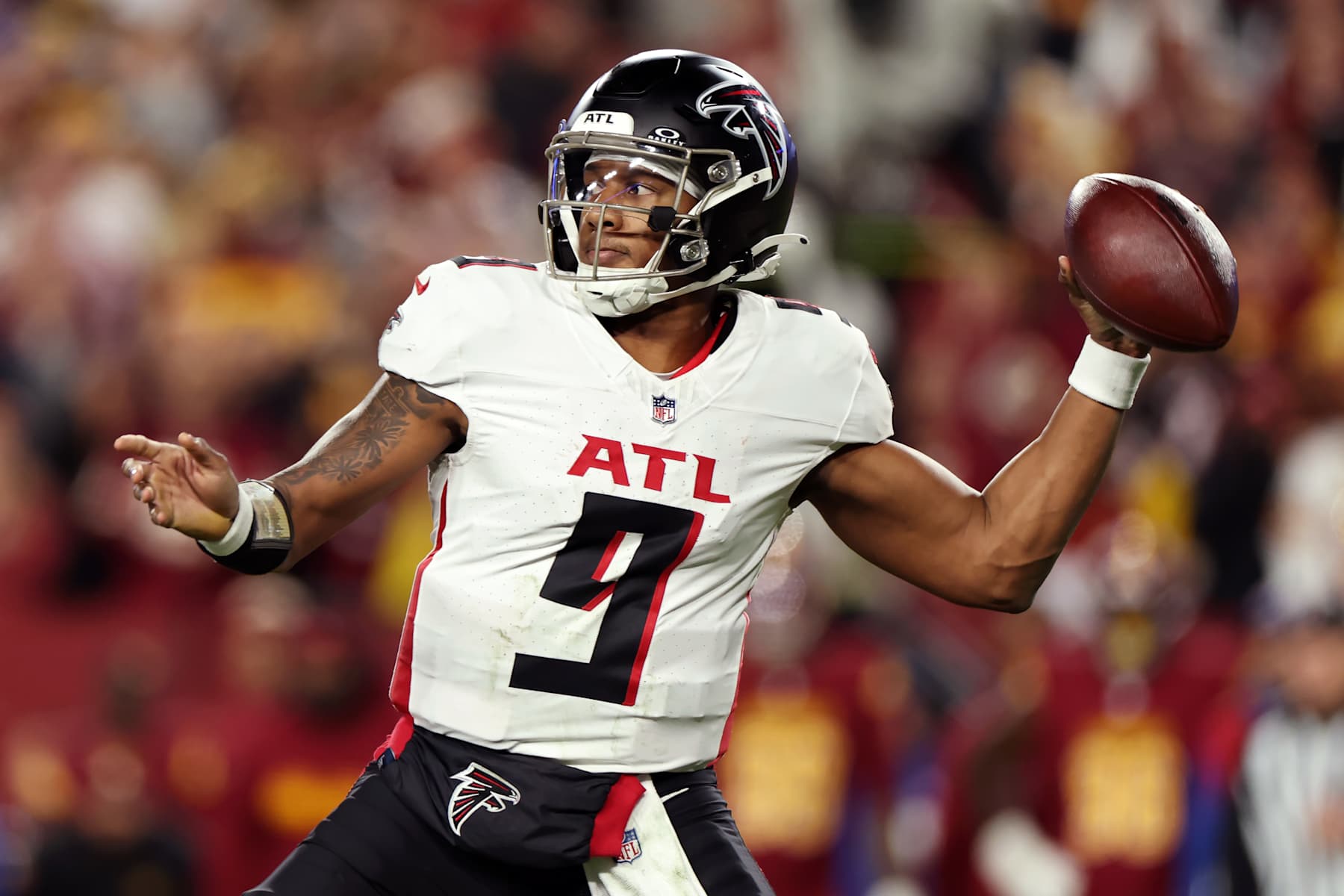 LANDOVER, MARYLAND - DECEMBER 29: Michael Penix Jr. #9 of the Atlanta Falcons throws a pass in the fourth quarter against the Washington Commanders at Northwest Stadium on December 29, 2024 in Landover, Maryland. (Photo by Scott Taetsch/Getty Images)