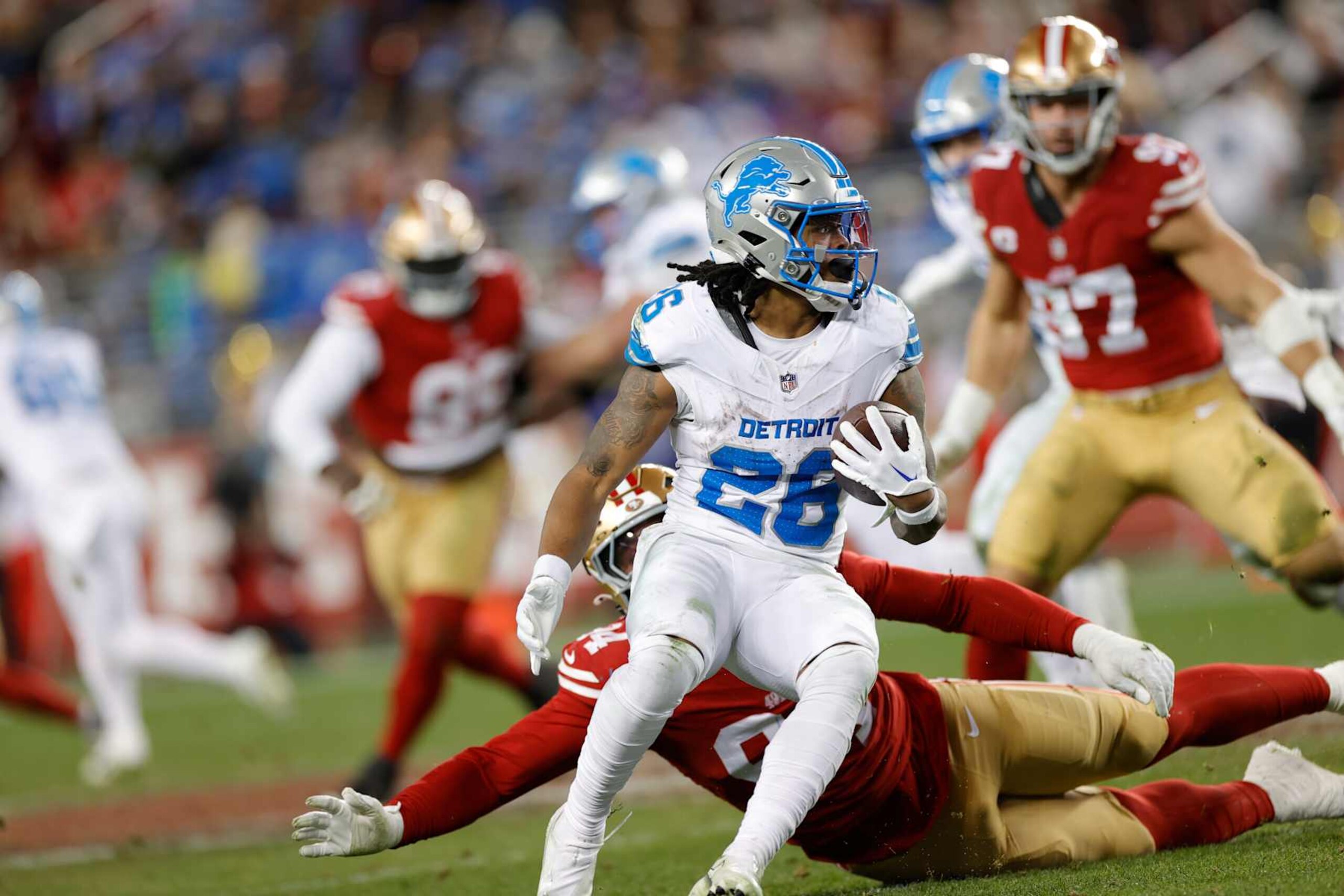 SANTA CLARA, CA - DECEMBER 30: Jahmyr Gibbs #26 of the Detroit Lions rushes during the game against the San Francisco 49ers at Levi's Stadium on December 30, 2024 in Santa Clara, California. The Lions defeated the 49ers 40-34. (Photo by Michael Zagaris/San Francisco 49ers/Getty Images) SANTA CLARA, CA - DECEMBER 30: Jahmyr Gibbs #26 of the Detroit Lions rushes during the game against the San Francisco 49ers at Levi's Stadium on December 30, 2024 in Santa Clara, California. The Lions defeated the 49ers 40-34. (Photo by Michael Zagaris/San Francisco 49ers/Getty Images)