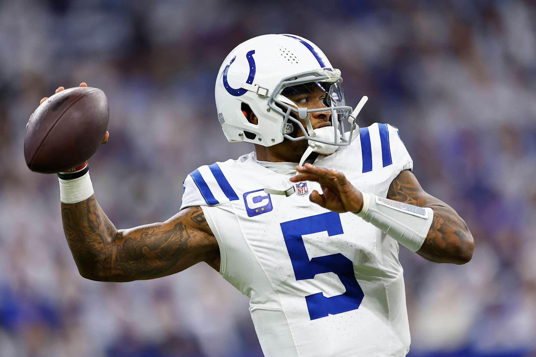 INDIANAPOLIS, IN - DECEMBER 22: Indianapolis Colts quarterback Anthony Richardson (5) warms up on the side line during a NFL game between the Tennessee Titans and the Indianapolis Colts on December 22, 2024 at Lucas Oil Stadium in Indianapolis, IN.  (Photo by Jeffrey Brown/Icon Sportswire via Getty Images)