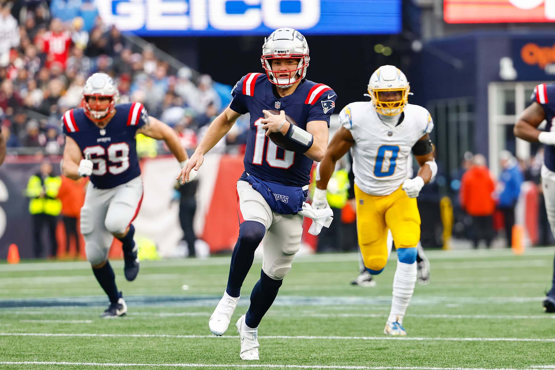 FOXBOROUGH, MA - DECEMBER 28: Drake Maye #10 of the New England Patriots runs the ball against the Los Angeles Chargers during the game at Gillette Stadium on December 28, 2024 in Foxborough, Massachusetts.(Photo By Winslow Townson/Getty Images)
