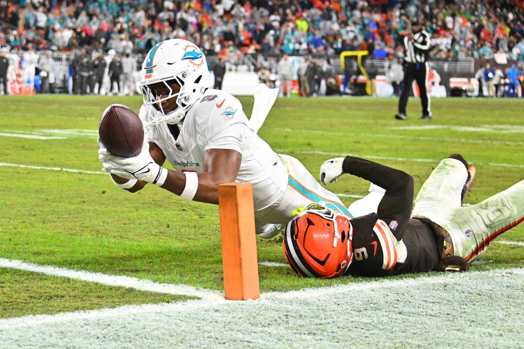 CLEVELAND, OHIO - DECEMBER 29: Jonnu Smith #9 of the Miami Dolphins scores a touchdown against Grant Delpit #9 of the Cleveland Browns during the fourth quarter at Huntington Bank Field on December 29, 2024 in Cleveland, Ohio. (Photo by Jason Miller/Getty Images)