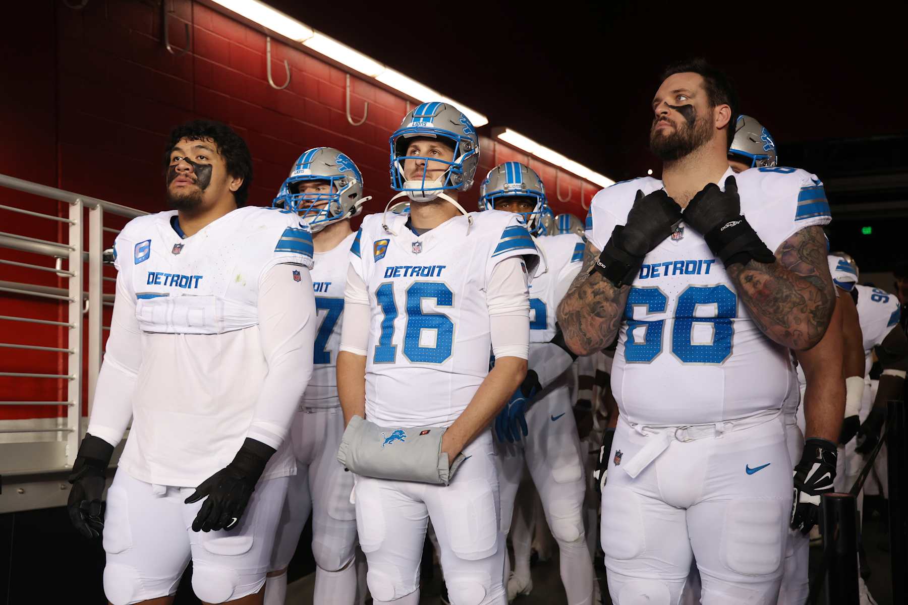 SANTA CLARA, CALIFORNIA - DECEMBER 30: Jared Goff #16 of the Detroit Lions gets ready to lead his team out of the tunnel for their game against the San Francisco 49ers at Levi's Stadium on December 30, 2024 in Santa Clara, California. (Photo by Ezra Shaw/Getty Images)
