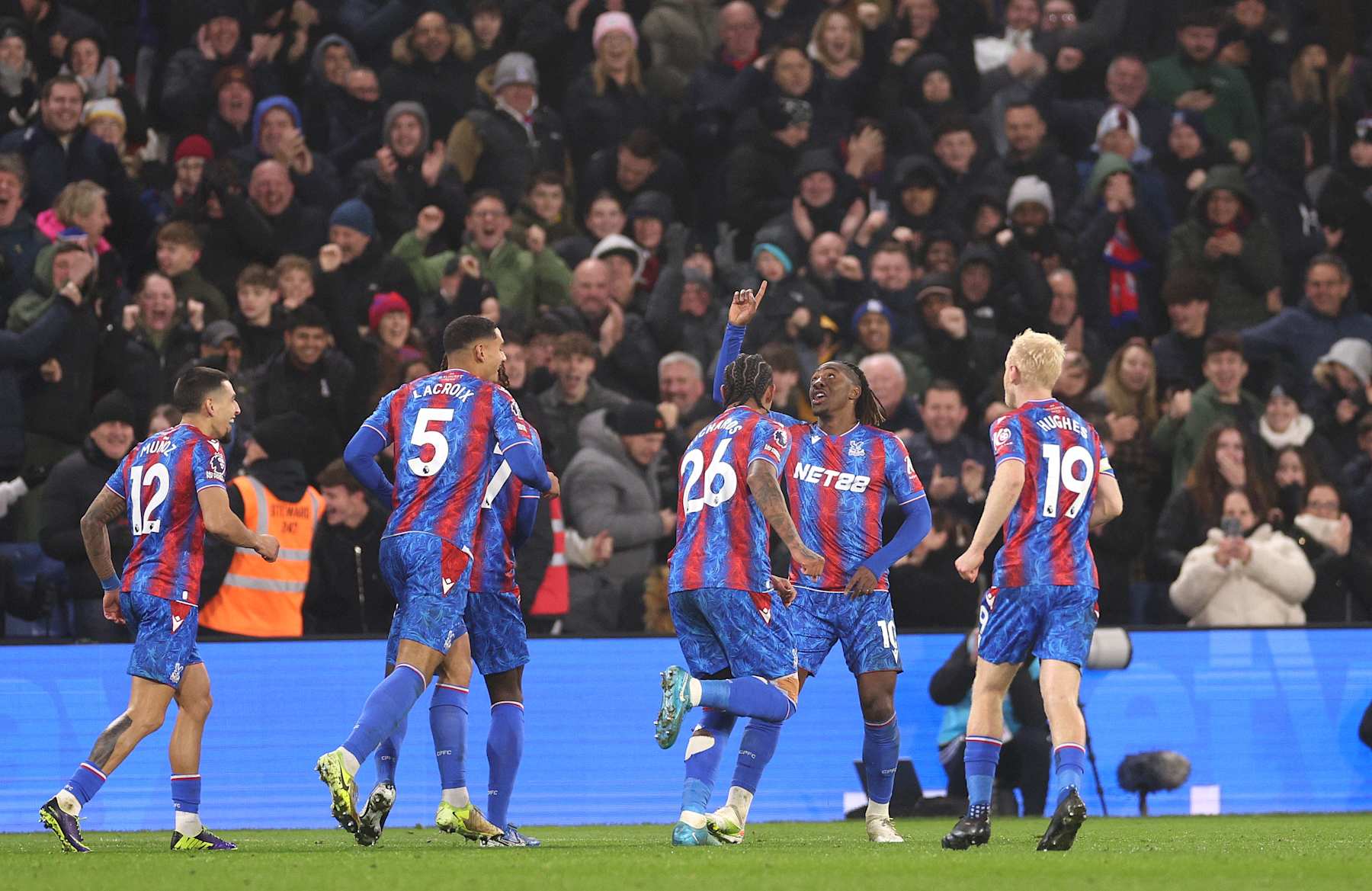 LONDON, ENGLAND - DECEMBER 29: Eberechi Eze of Crystal Palace celebrates scoring his team's second goal with teammates during the Premier League match between Crystal Palace FC and Southampton FC at Selhurst Park on December 29, 2024 in London, England. (Photo by Warren Little/Getty Images)