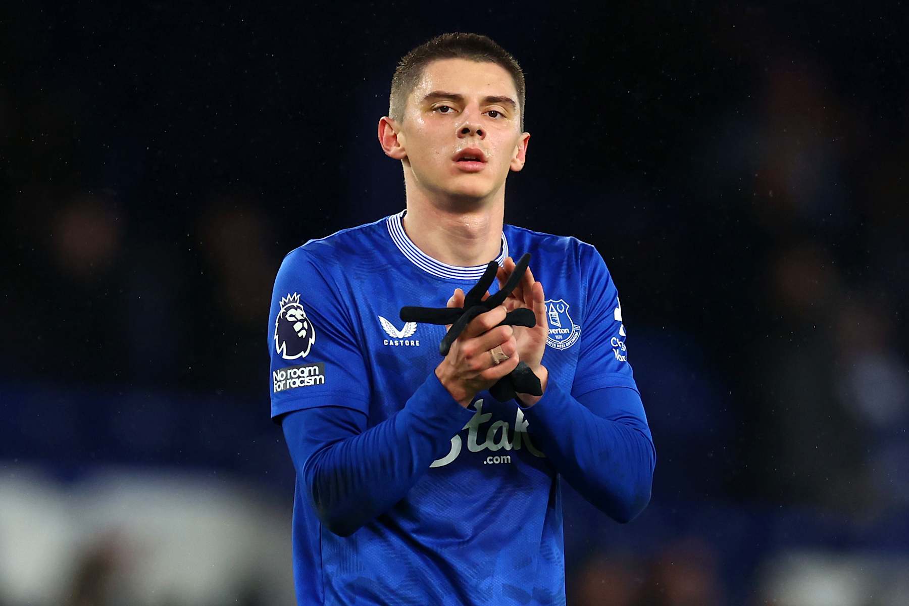 LIVERPOOL, ENGLAND - DECEMBER 29: Vitaliy Mykolenko of Everton applauds the supporters following the Premier League match between Everton FC and Nottingham Forest FC at Goodison Park on December 29, 2024 in Liverpool, England. (Photo by Chris Brunskill/Fantasista/Getty Images)