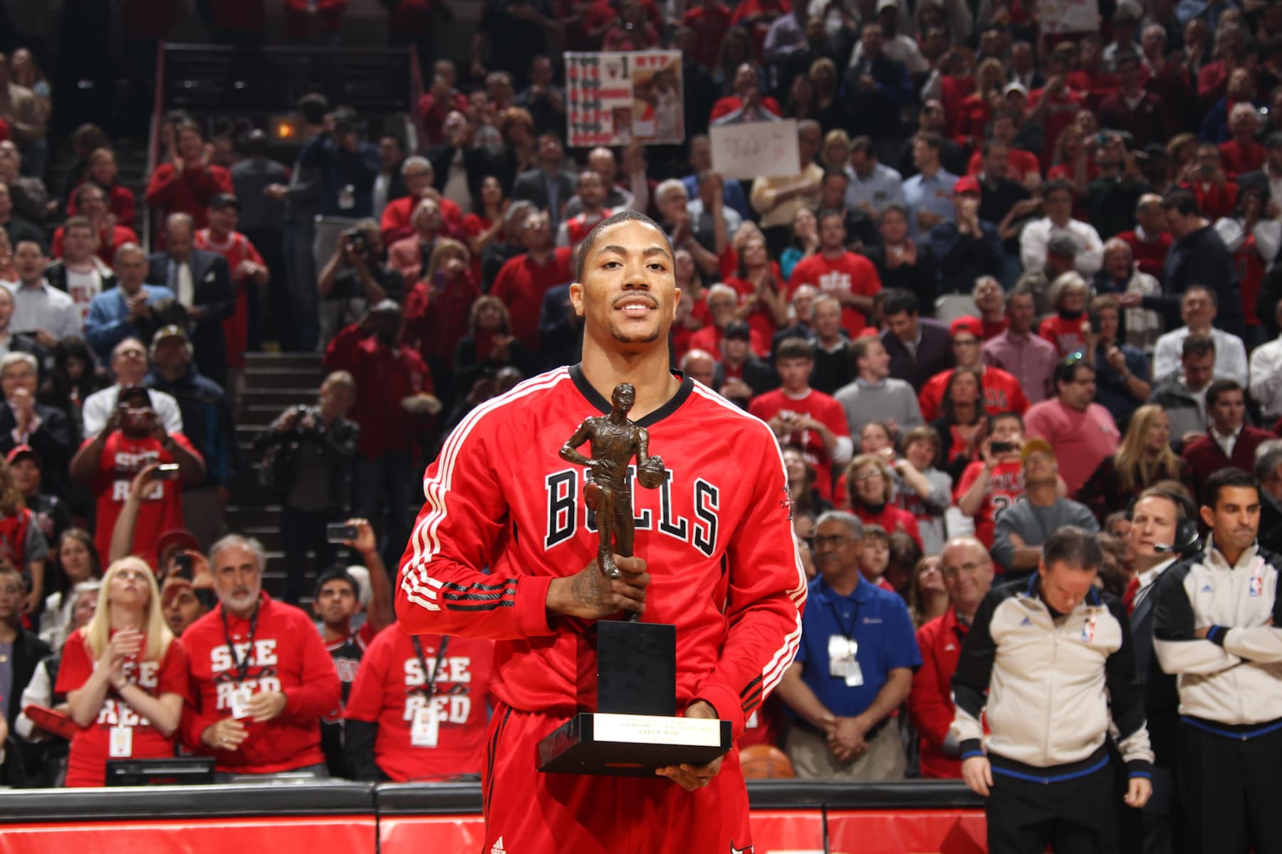 CHICAGO, IL - MAY 04: 2011 NBA MVP Derrick Rose #1 of the Chicago Bulls poses with KIA Motors NBA MVP Trophy prior to Game Two of the Eastern Conference Semifinals between the Atlanta Hawks and the Chicago Bulls on May 4, 2011 in the 2011 NBA Playoffs at the United Center in Chicago, Illinois. NOTE TO USER: User expressly acknowledges and agrees that, by downloading and/or using this photograph, user is consenting to the terms and conditions of the Getty Images License Agreement.  Mandatory Copyright Notice: Copyright 2011 NBAE (Photo by Nathaniel S. Butler/NBAE via Getty Images)