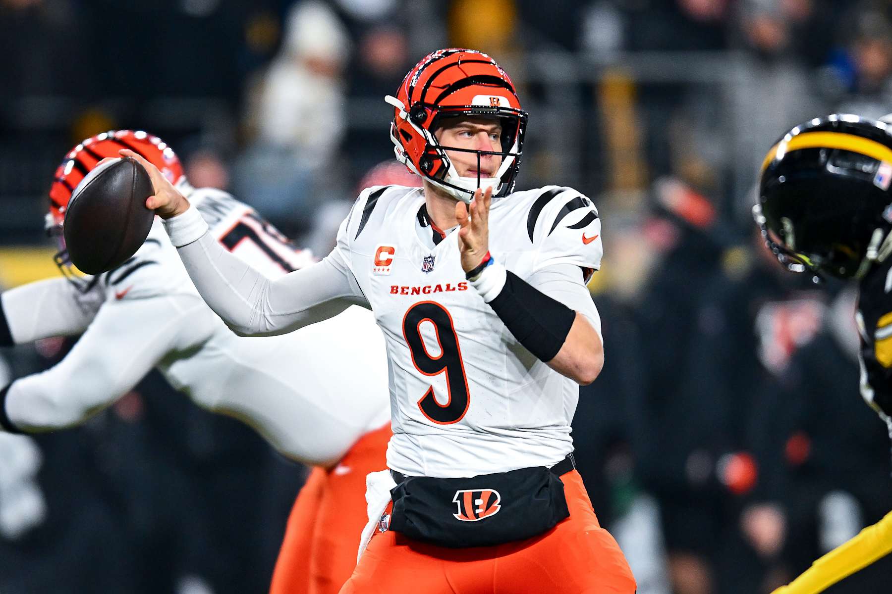 PITTSBURGH, PENNSYLVANIA - JANUARY 04: Joe Burrow #9 of the Cincinnati Bengals throws a pass in the first quarter of a game against the Pittsburgh Steelers at Acrisure Stadium on January 04, 2025 in Pittsburgh, Pennsylvania. (Photo by Joe Sargent/Getty Images)
